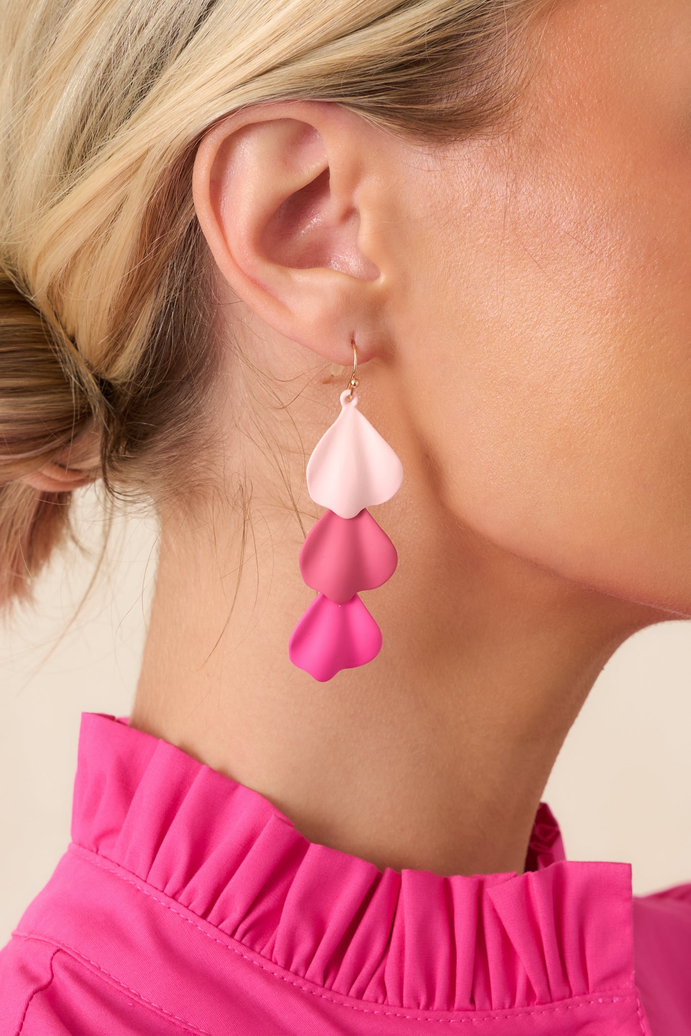 Petal-inspired earrings featuring a fluid silhouette and lightweight design with graceful movement.