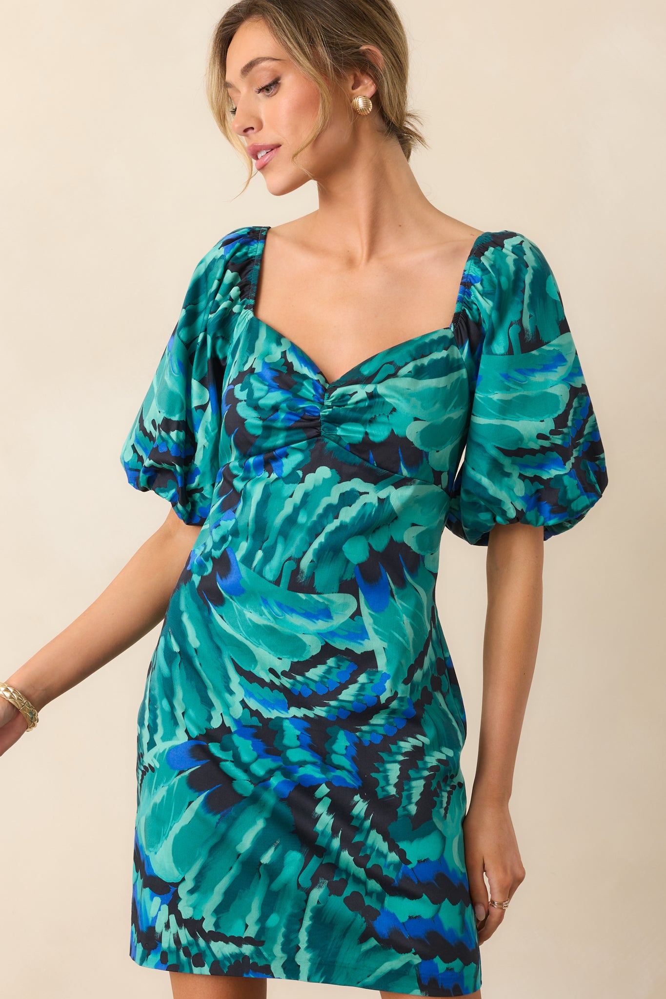 Section of the bodice and sleeve area emphasizing the mix of colors and soft gathers.