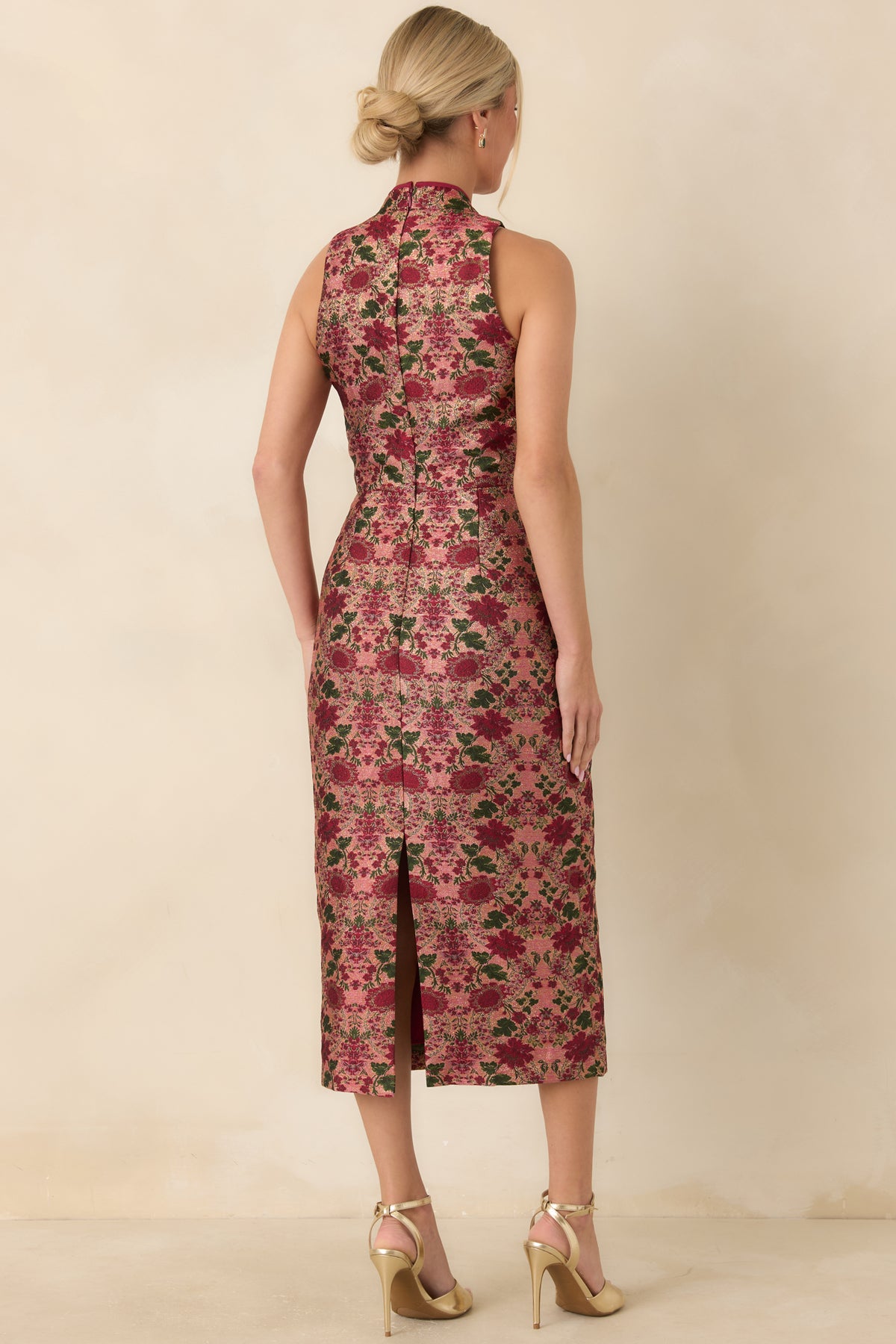 Rear view of the rose floral midi dress featuring a concealed zipper, fitted silhouette, and back skirt slit.