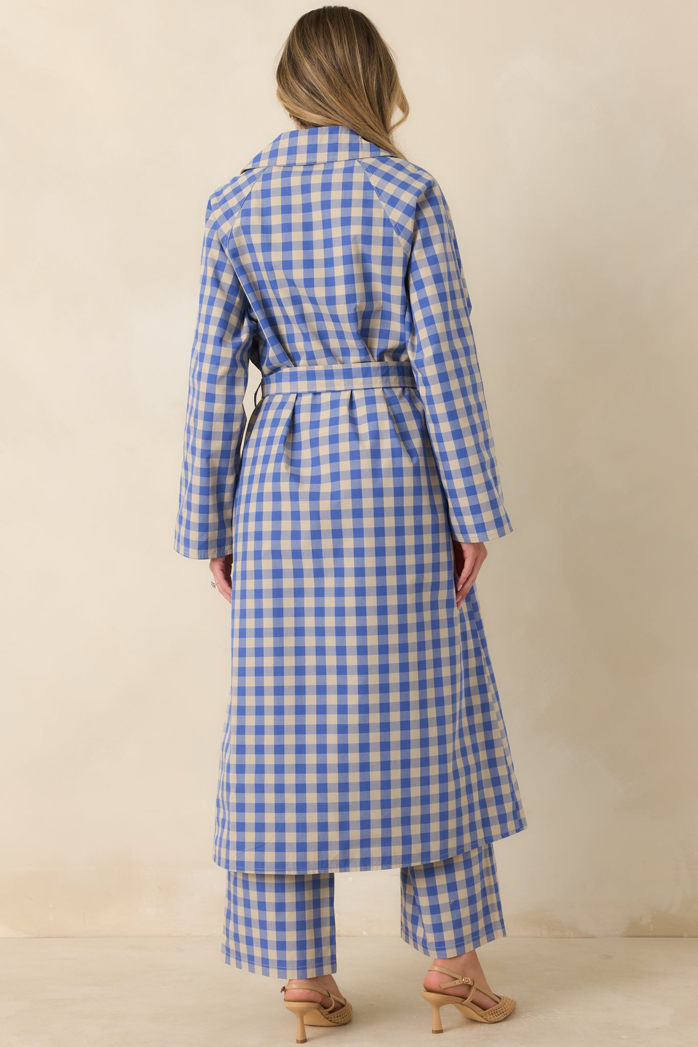 Rear view of the reversible long cotton coat featuring the contrasting collar, relaxed silhouette, and removable self-tie belt.