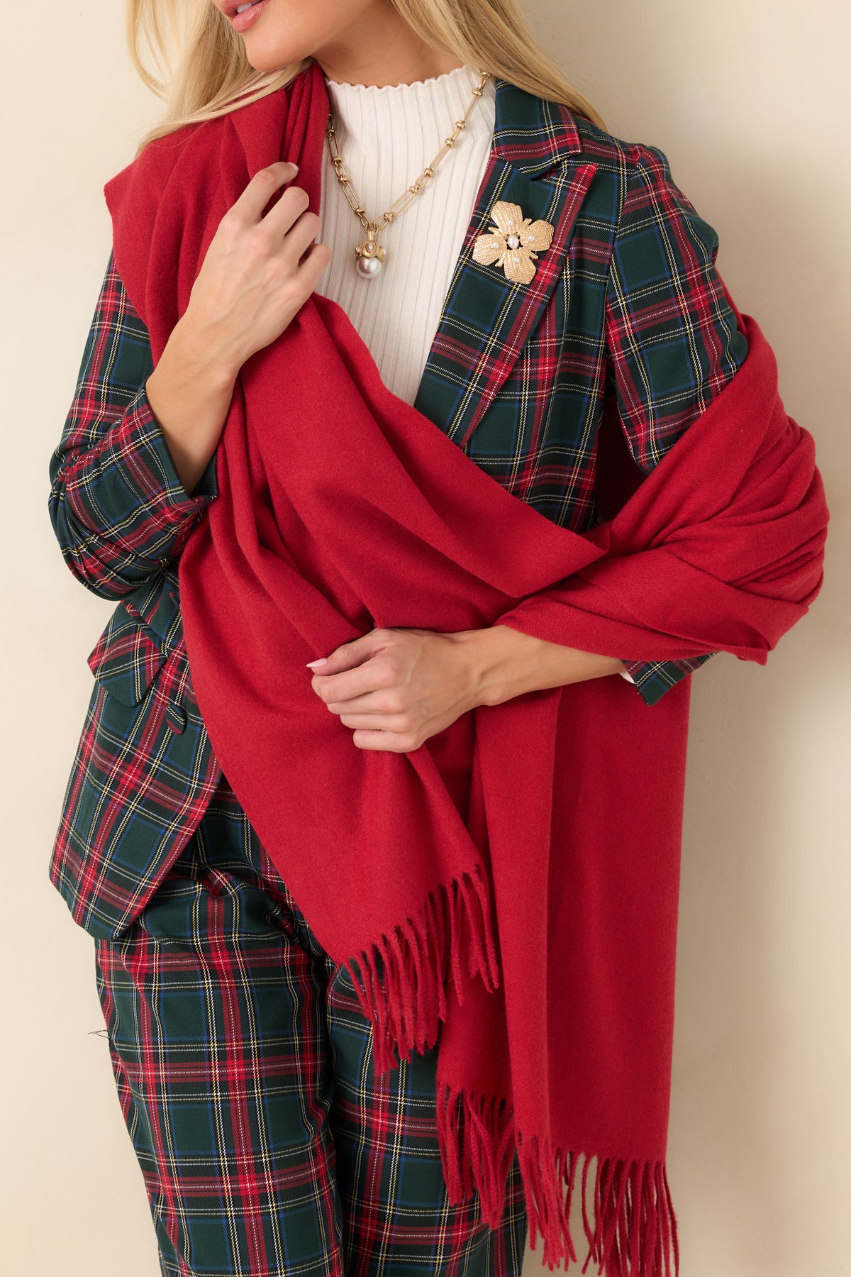 Red polyester and cashmere blend scarf featuring a soft texture and fringed edges.