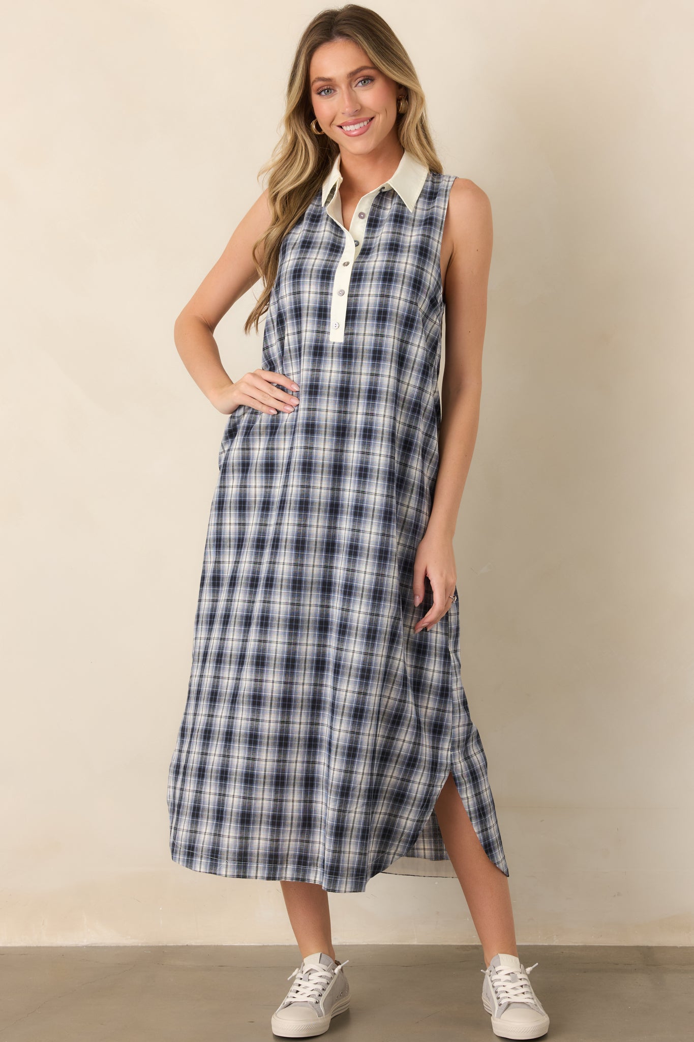 Relaxed cotton dress featuring a sleeveless silhouette, polished collared neckline, partial button placket, and contrasting ivory edging.