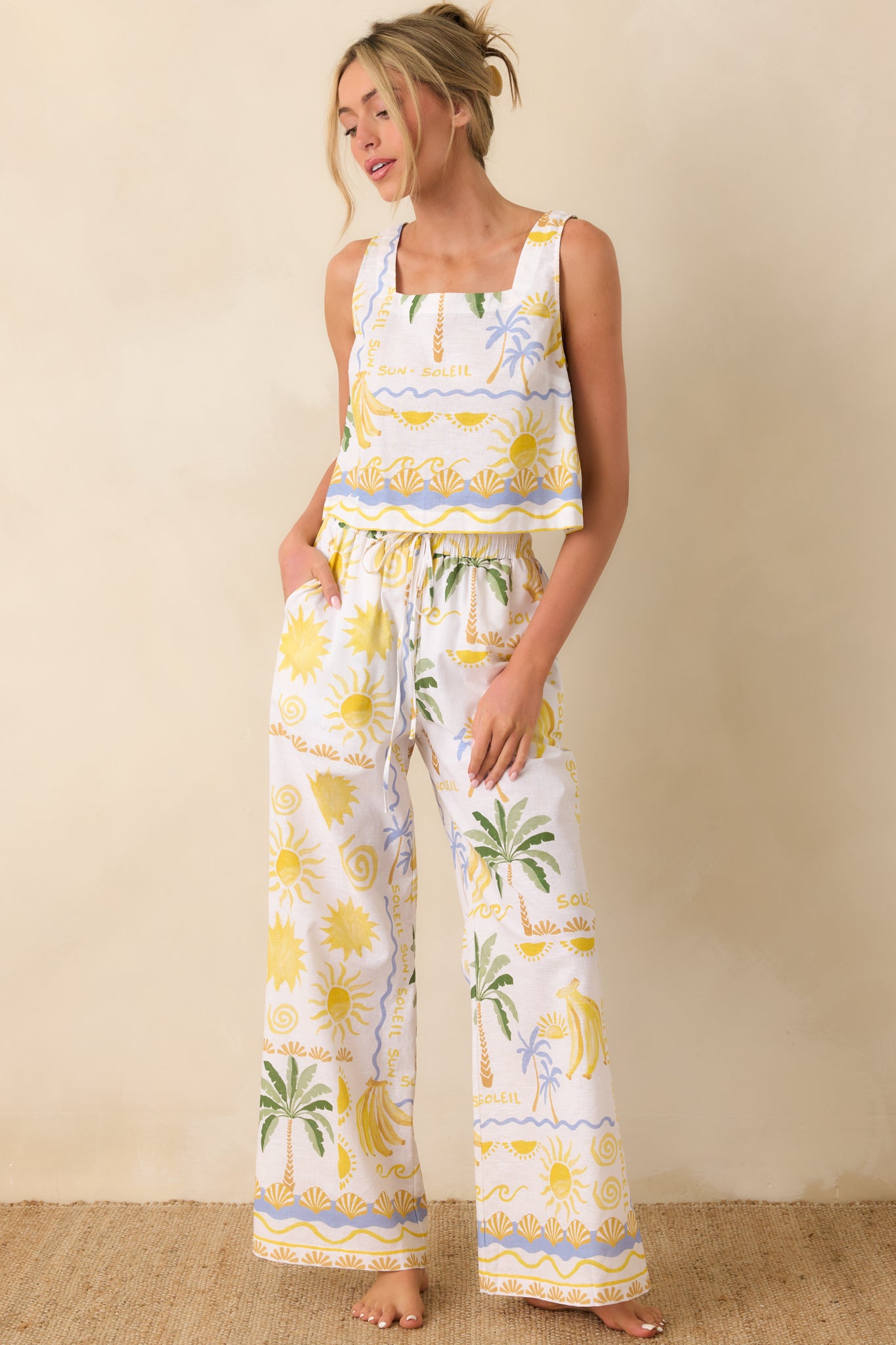 Relaxed pants featuring an elastic waistband with adjustable drawstring, designed for an easy, comfortable fit with a clean, laid-back silhouette.