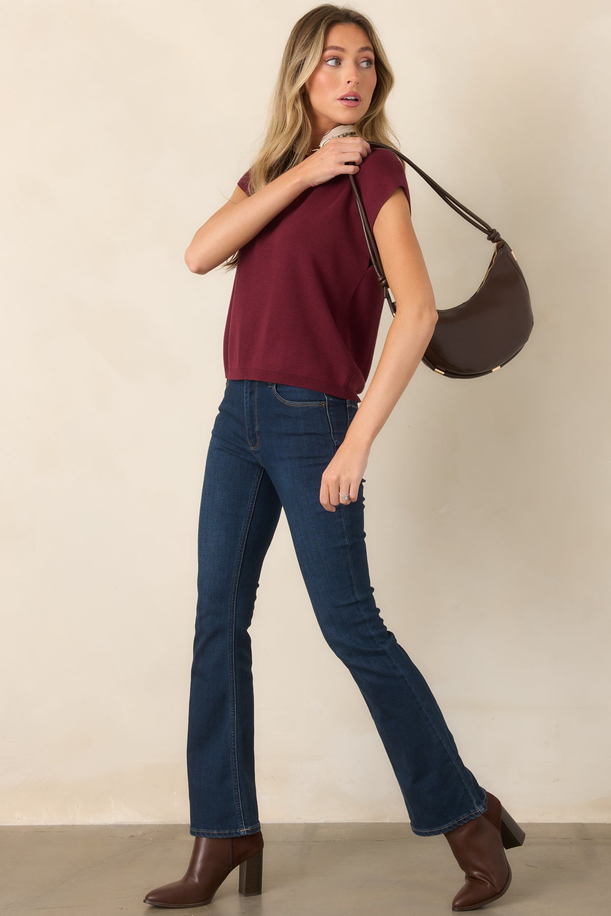 Everyday knit sweater highlighting its relaxed short sleeves, classic crew neck, straight silhouette, and subtle ribbed finishing details.