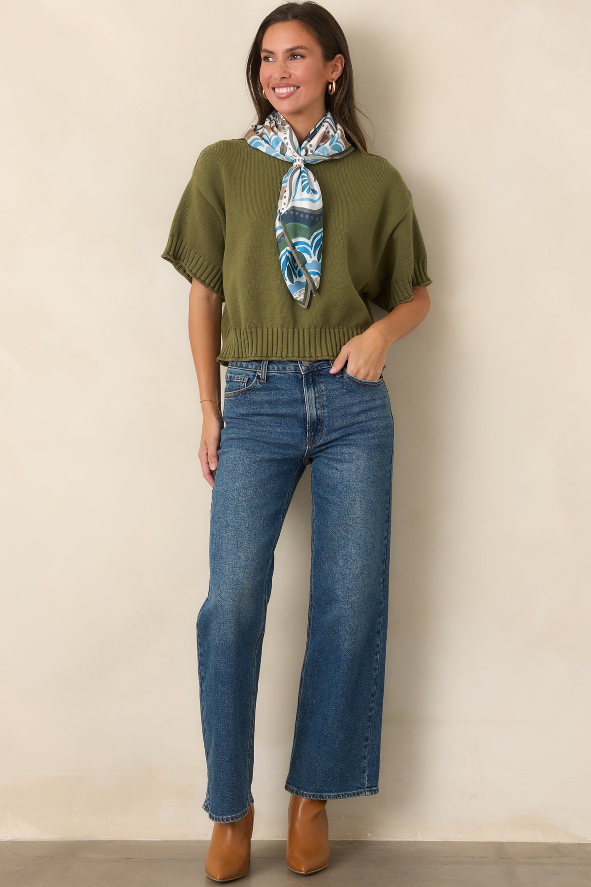 Relaxed straight leg jeans in a versatile medium wash with a lived-in look.