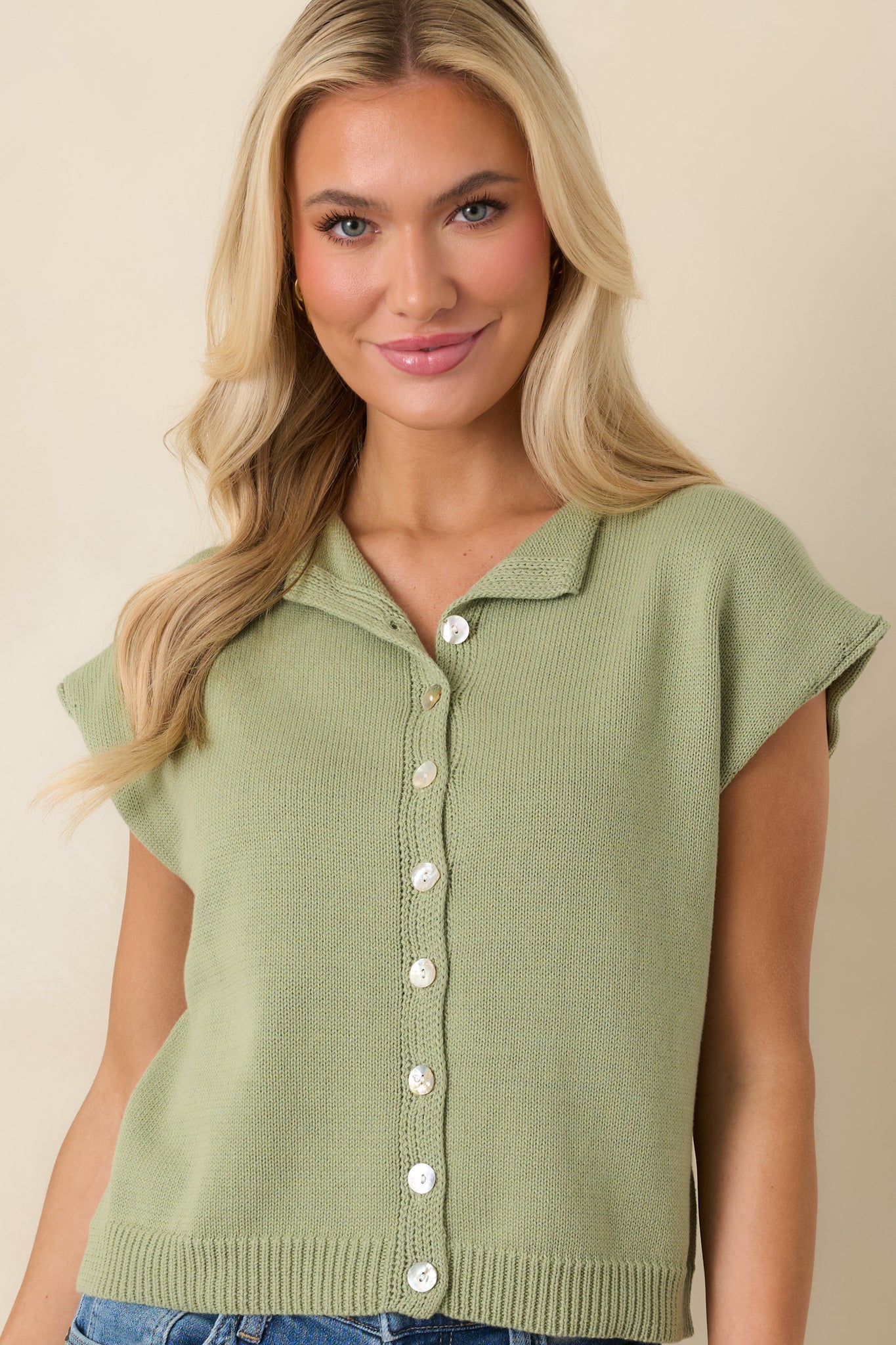 Ribbed hem structure adding definition to relaxed knit fabric.