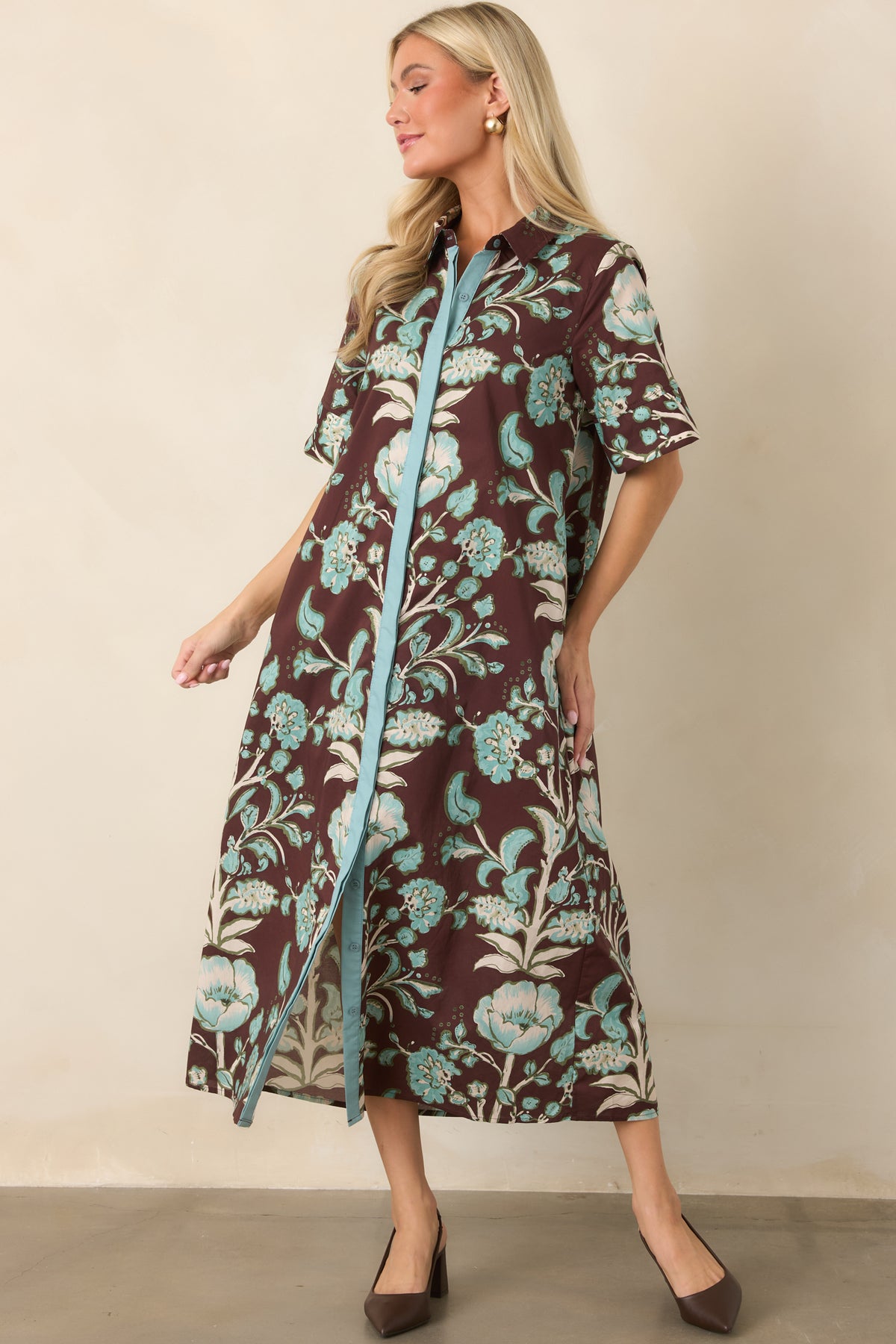 Rich brown dress features an intricate aqua and ivory botanical print with a relaxed shape and easy short sleeves.