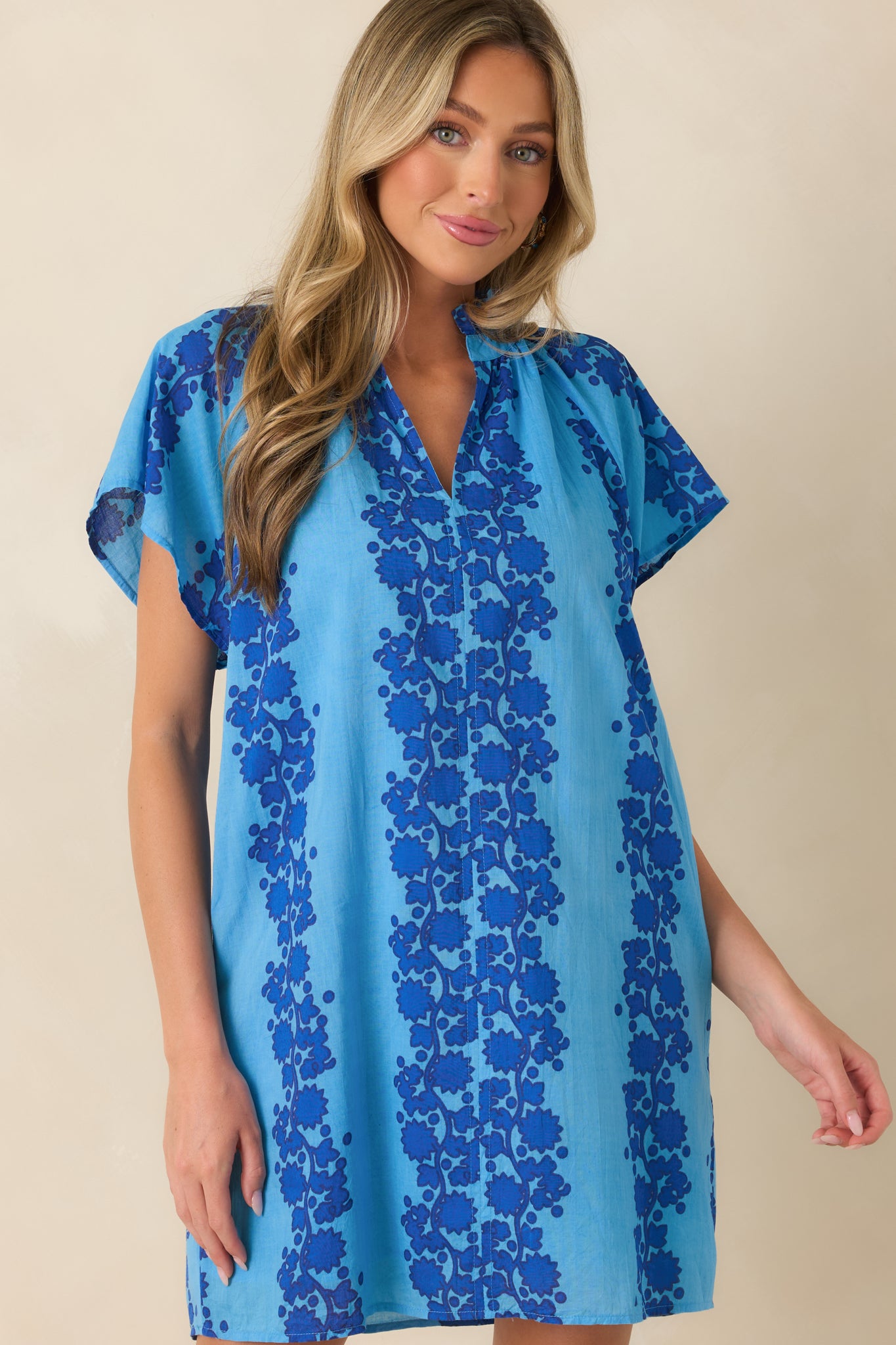 Detailed view of the short sleeves and allover floral print on the relaxed shift dress.