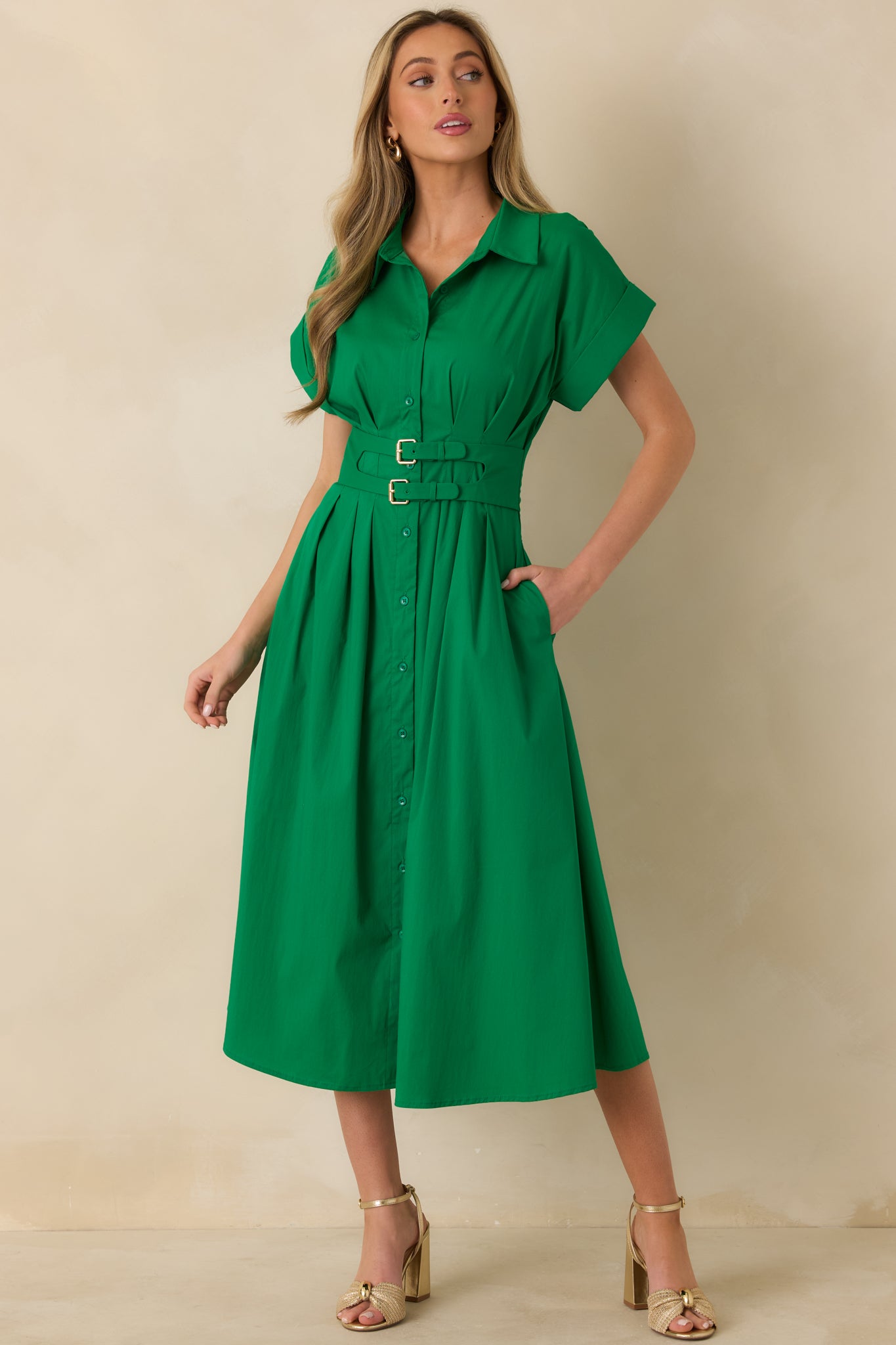 Short-sleeve green midi dress with a centered button placket and fluid skirt movement.