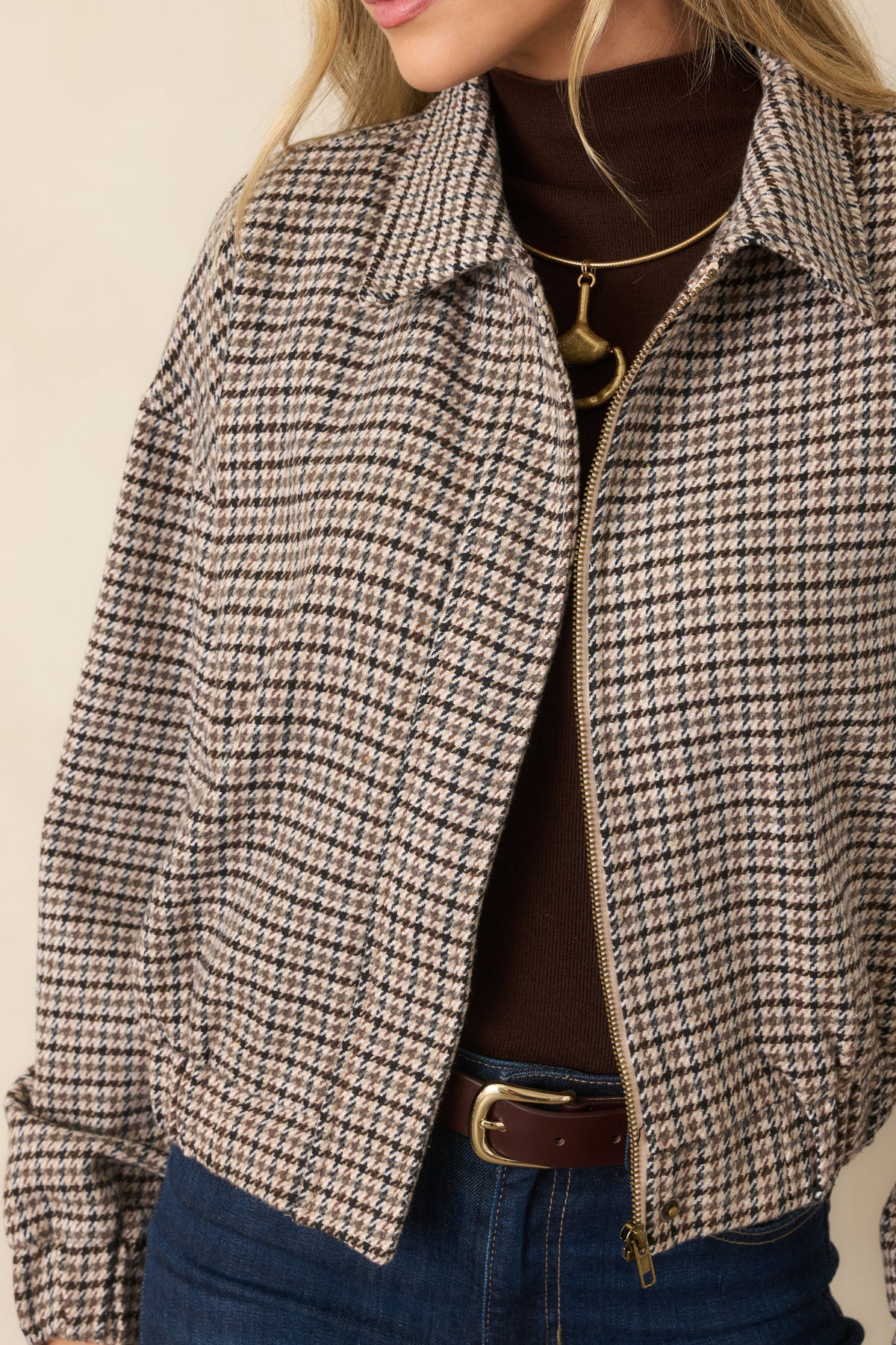 The smooth woven fabric showcases the classic houndstooth pattern and tailored spread collar.