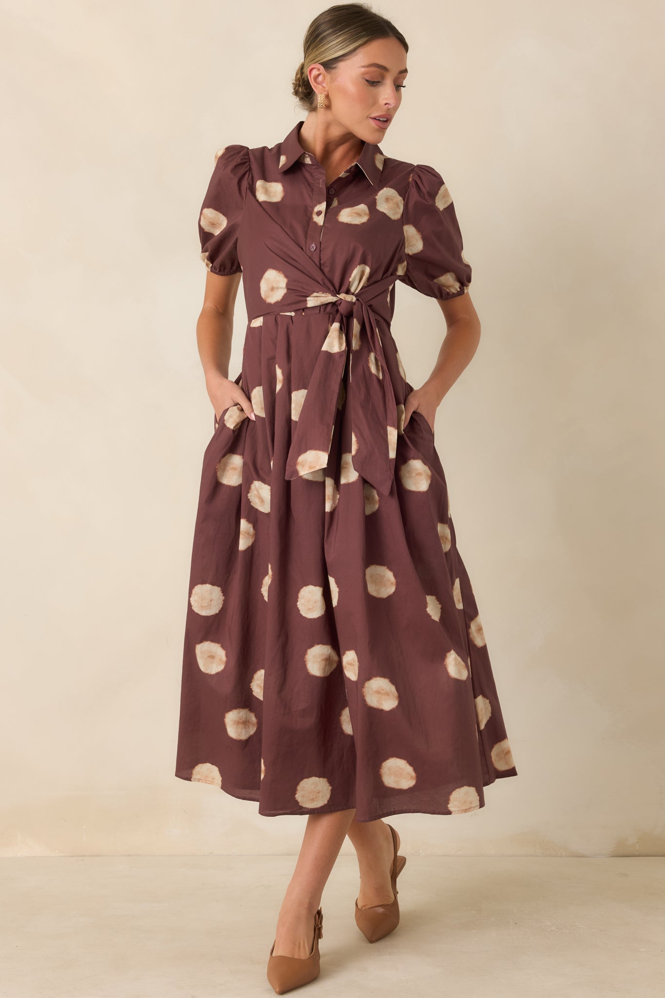Softly patterned midi dress featuring elastic-cuff puff sleeves, side pockets, and a polished A-line shape.