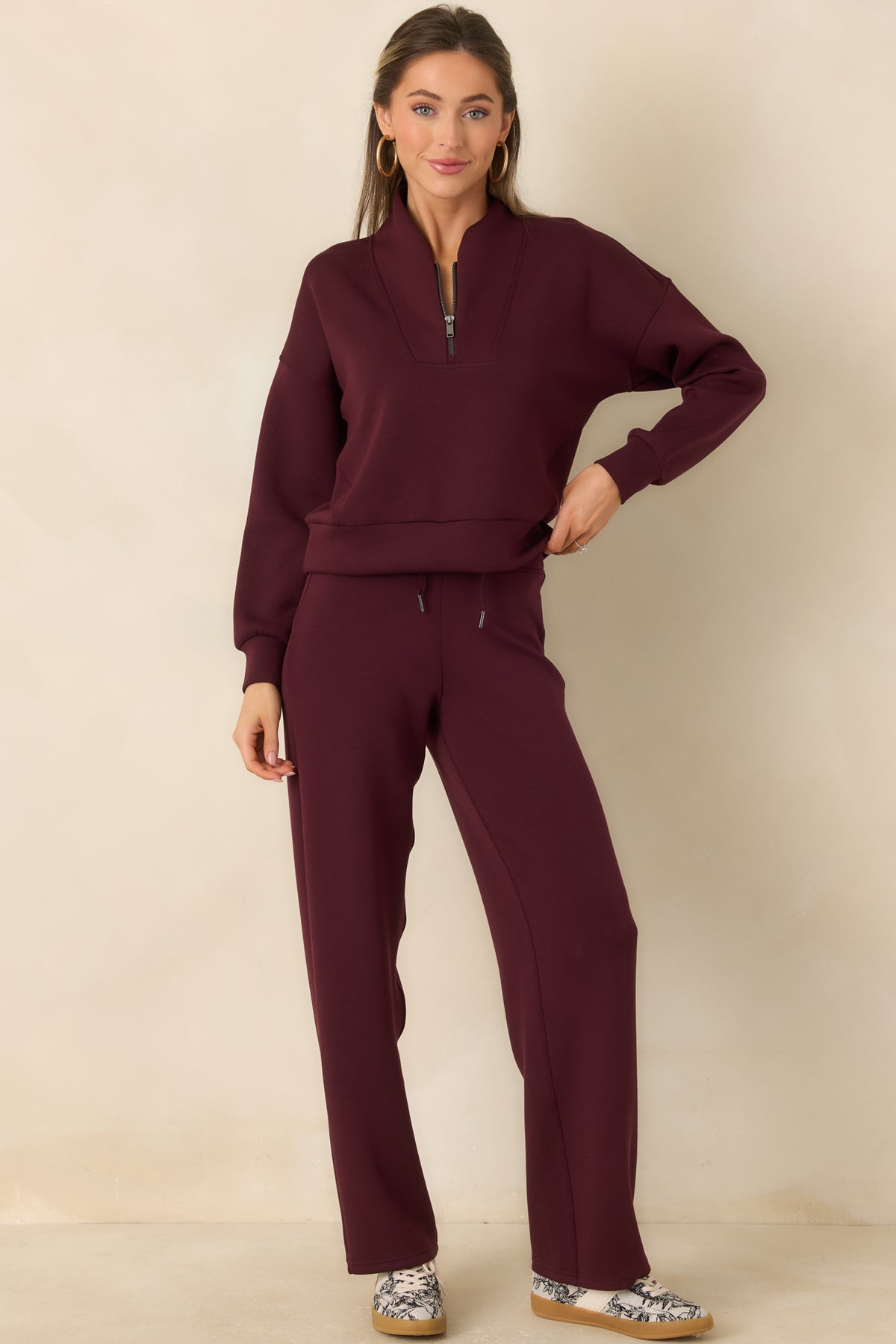 Relaxed straight-leg pants in signature spacer fabric with a smooth finish and adjustable drawstring waist.