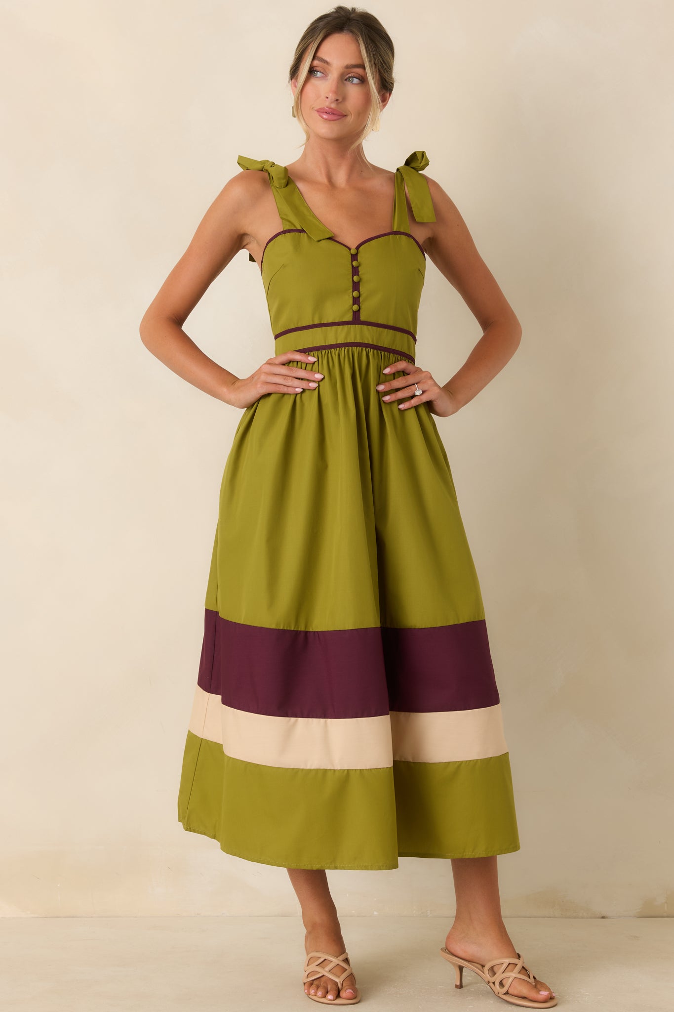 Sweetheart neckline dress featuring contrast piping, adjustable shoulder straps, and a softly draped skirt silhouette.