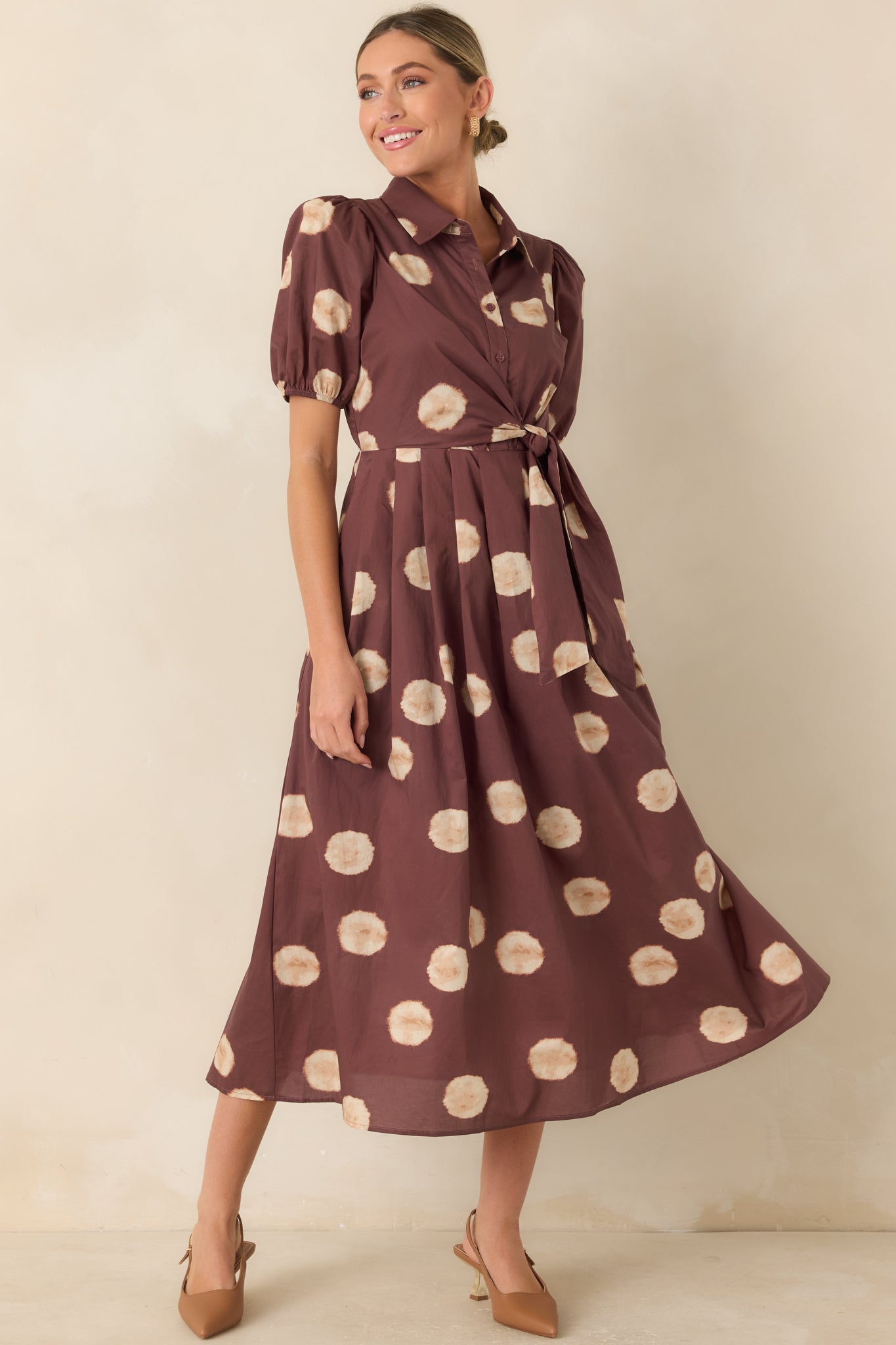 Vintage-inspired midi dress with a collared neckline, button-front detailing, and a timeless silhouette crafted from breathable cotton.
