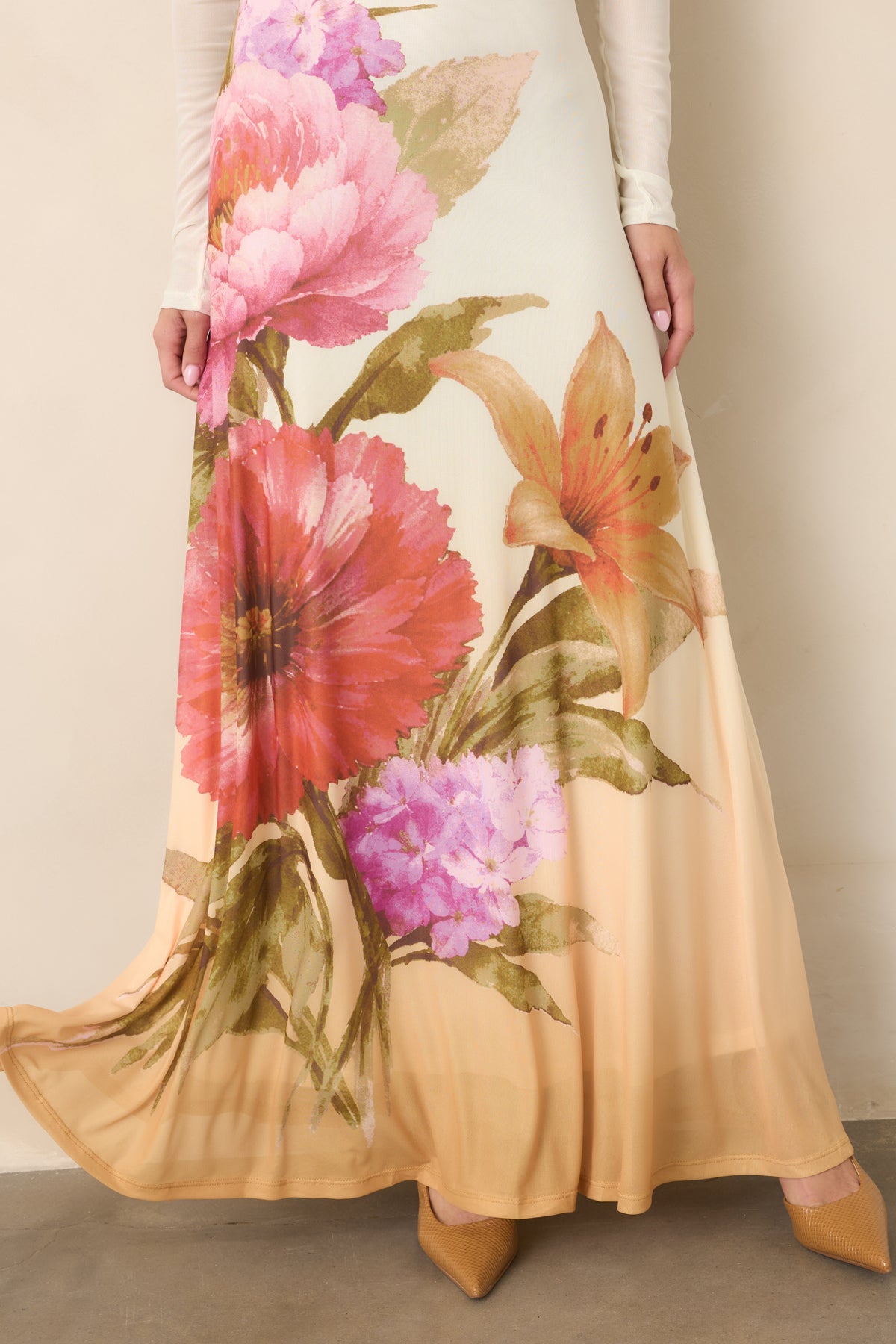 Close-up of the watercolor print transitioning into the caramel hem.