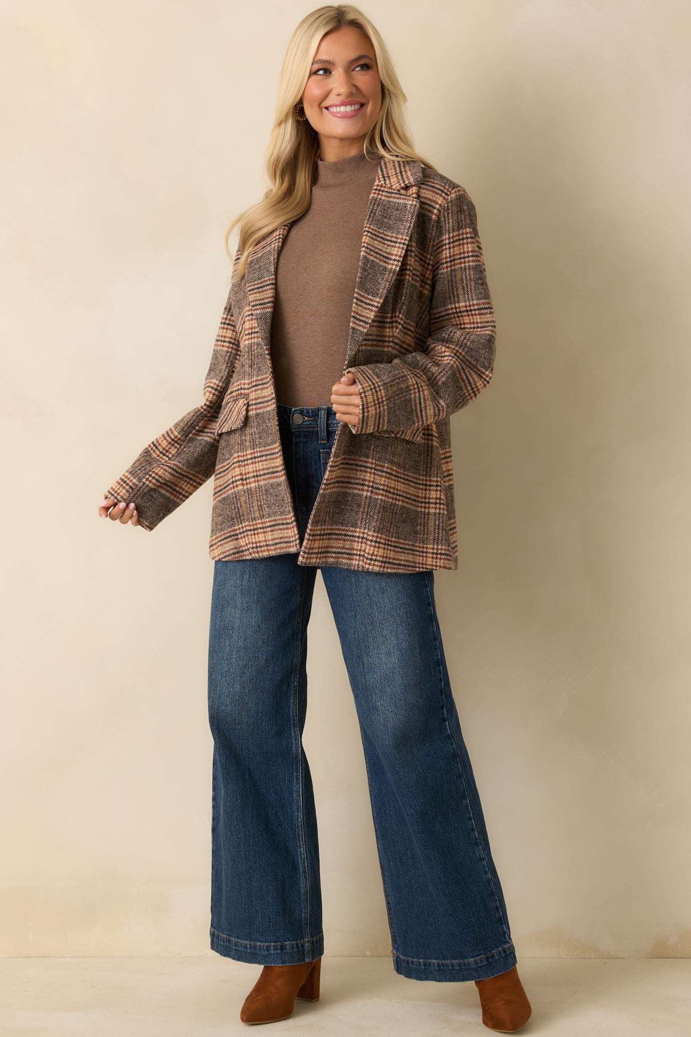 Wide-leg jeans in dark faded wash featuring high waist, functional front and back pockets, and full length.