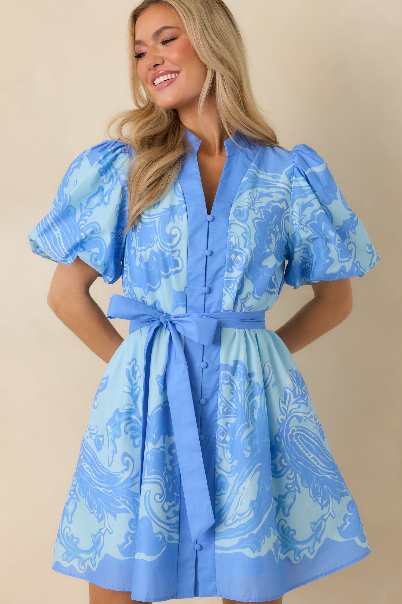 Enlarged view of the woven cotton fabric highlighting the intricate paisley pattern and soft drape.