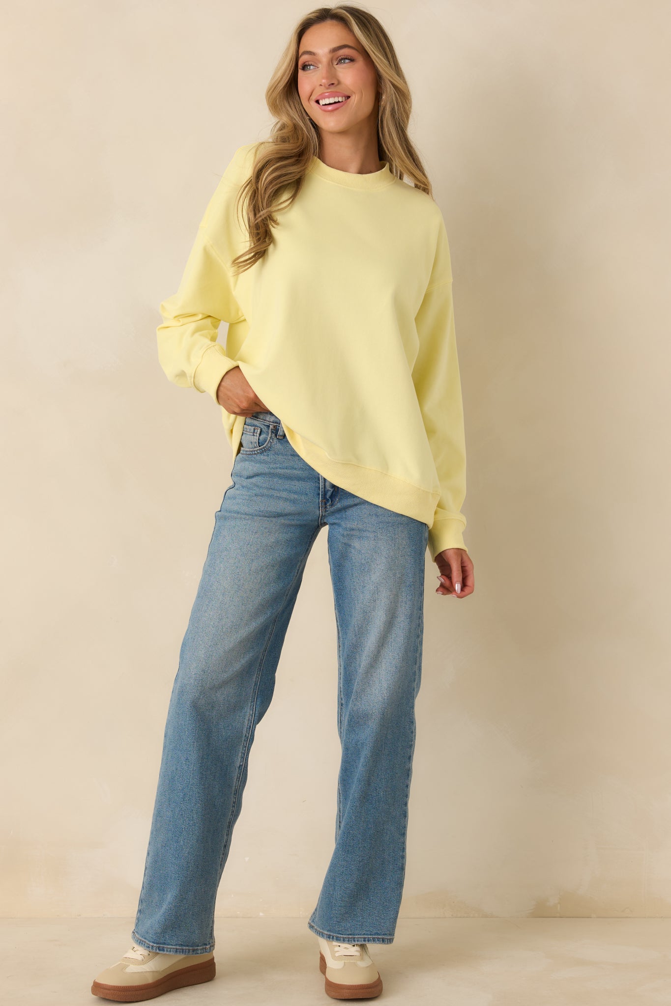 Yellow sweatshirt featuring a clean crew neckline and ribbed cuff details.