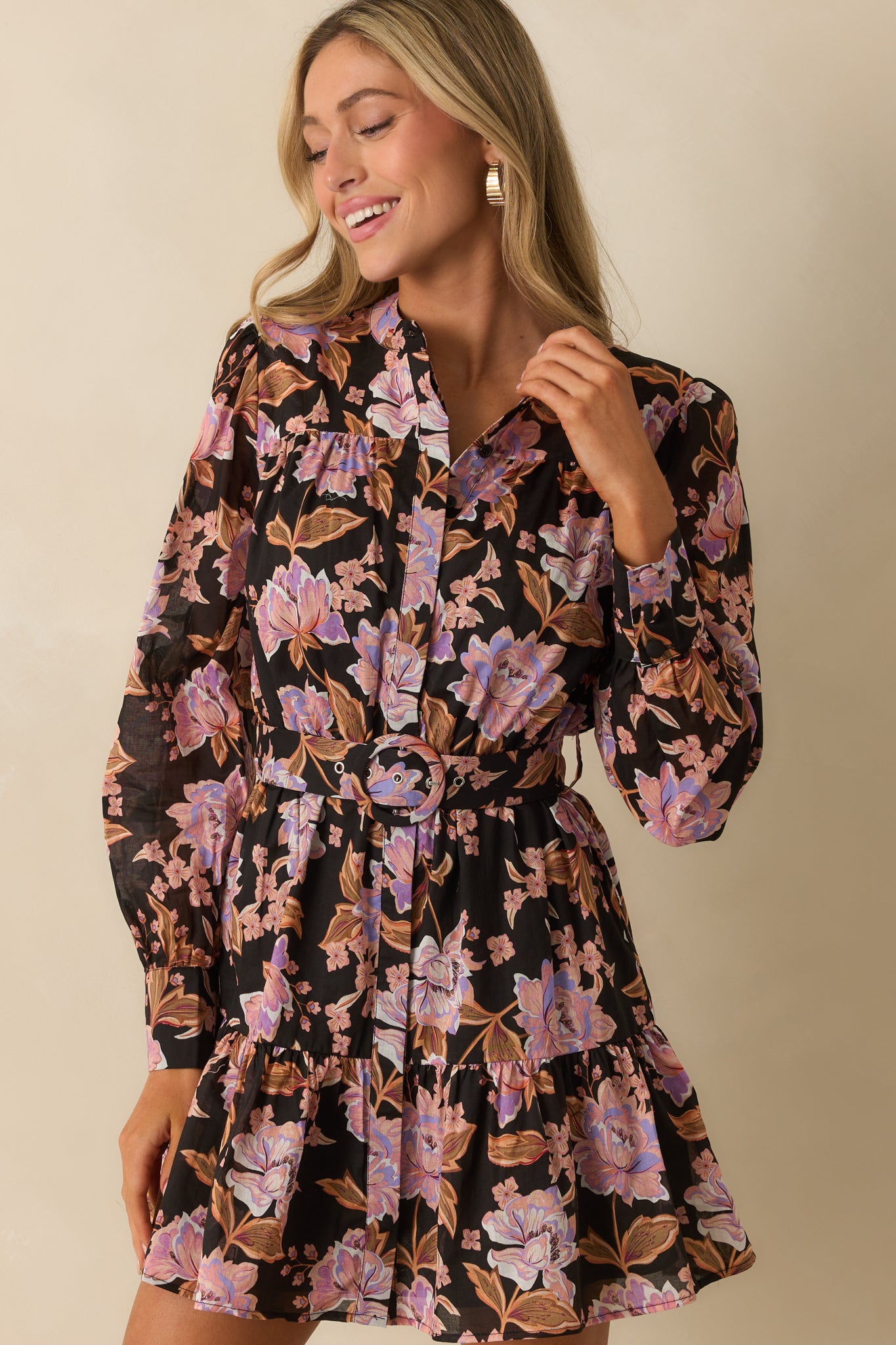 Cropped look at the adjustable buckle belt and elastic waistband detail.