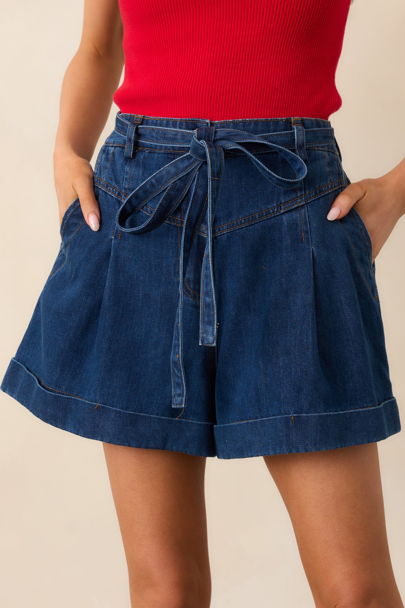 The pleated wide-leg fit adds a polished touch to these dark wash shorts, creating a relaxed yet refined look.
