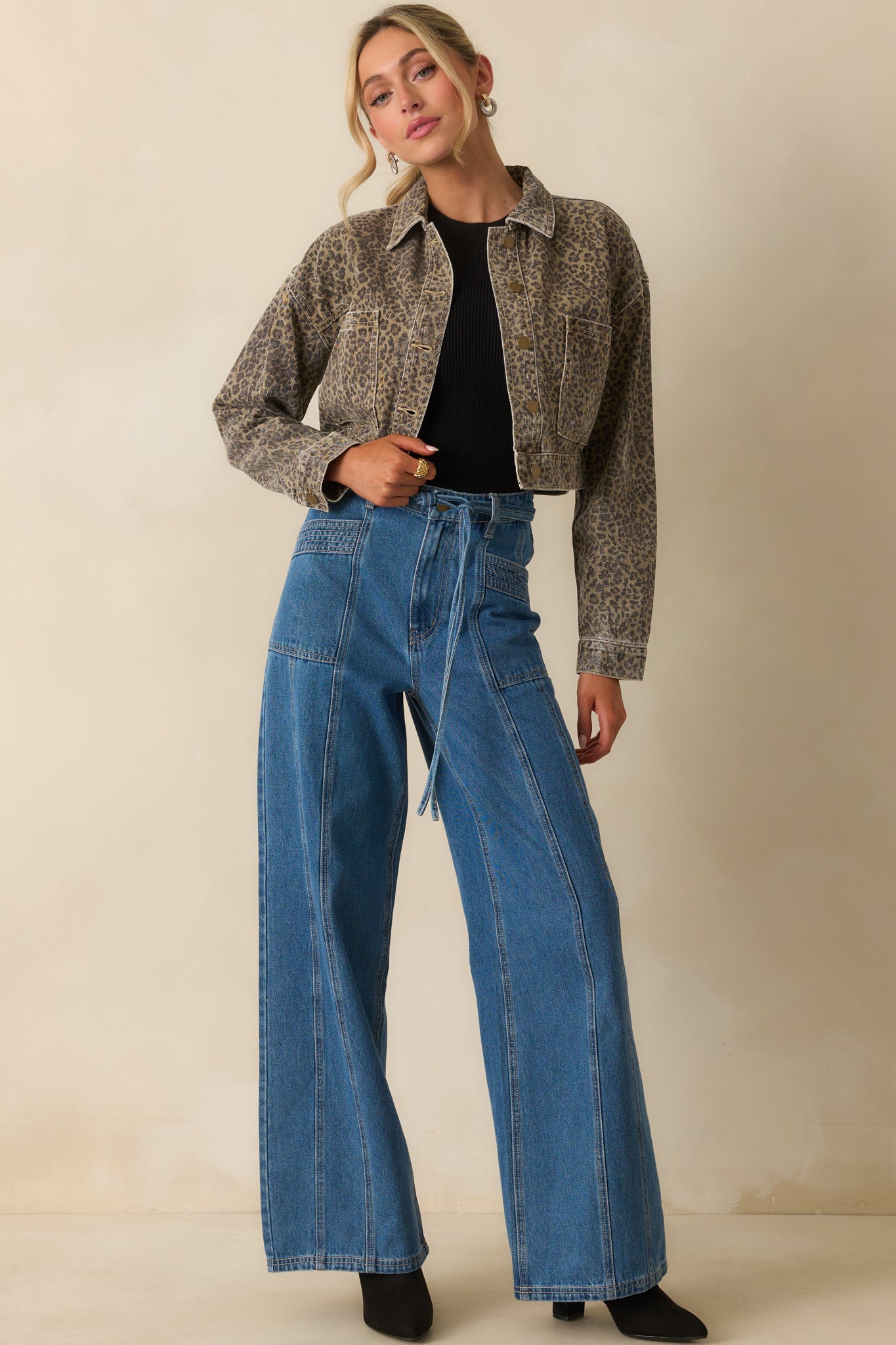 High waisted jeans styled with an optional self-tie belt and patch pockets