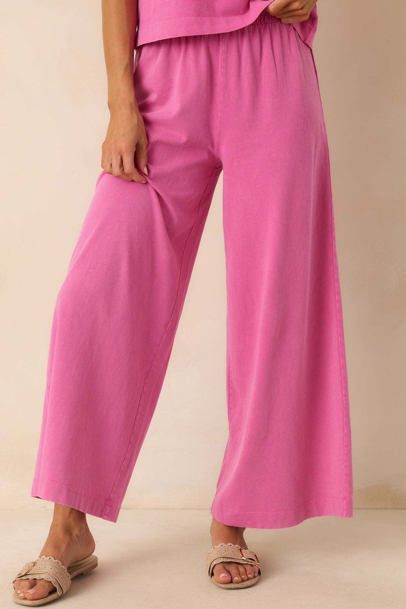 Cropped view of the waistband and upper hip area, focusing on the gathered elastic and soft fabric.