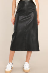 This all black skirt features a high waisted design, a side zipper, a slit in the back, and a faux leather material.