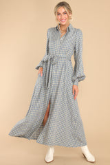 Front view of this dress that showcases the plaid pattern.
