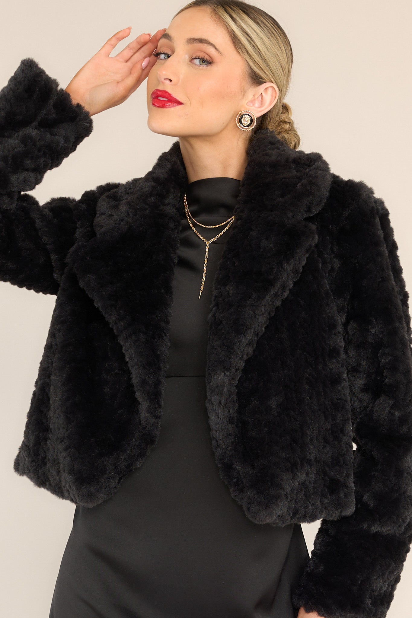 This black faux fur jacket features a folded collar.