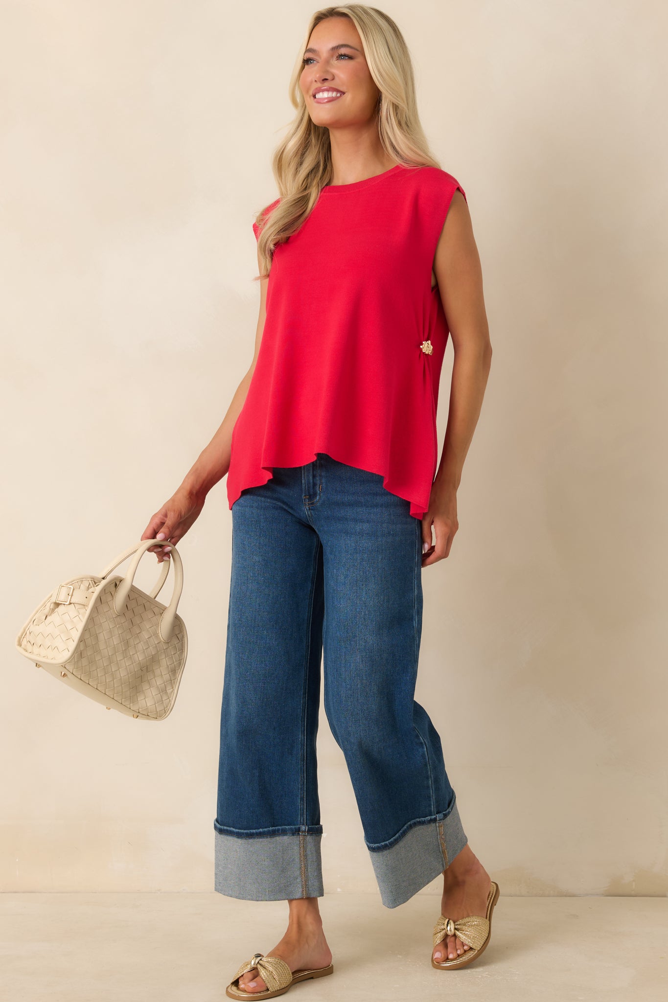 Classic red knit blouse featuring a fluid shape and breathable lightweight construction.