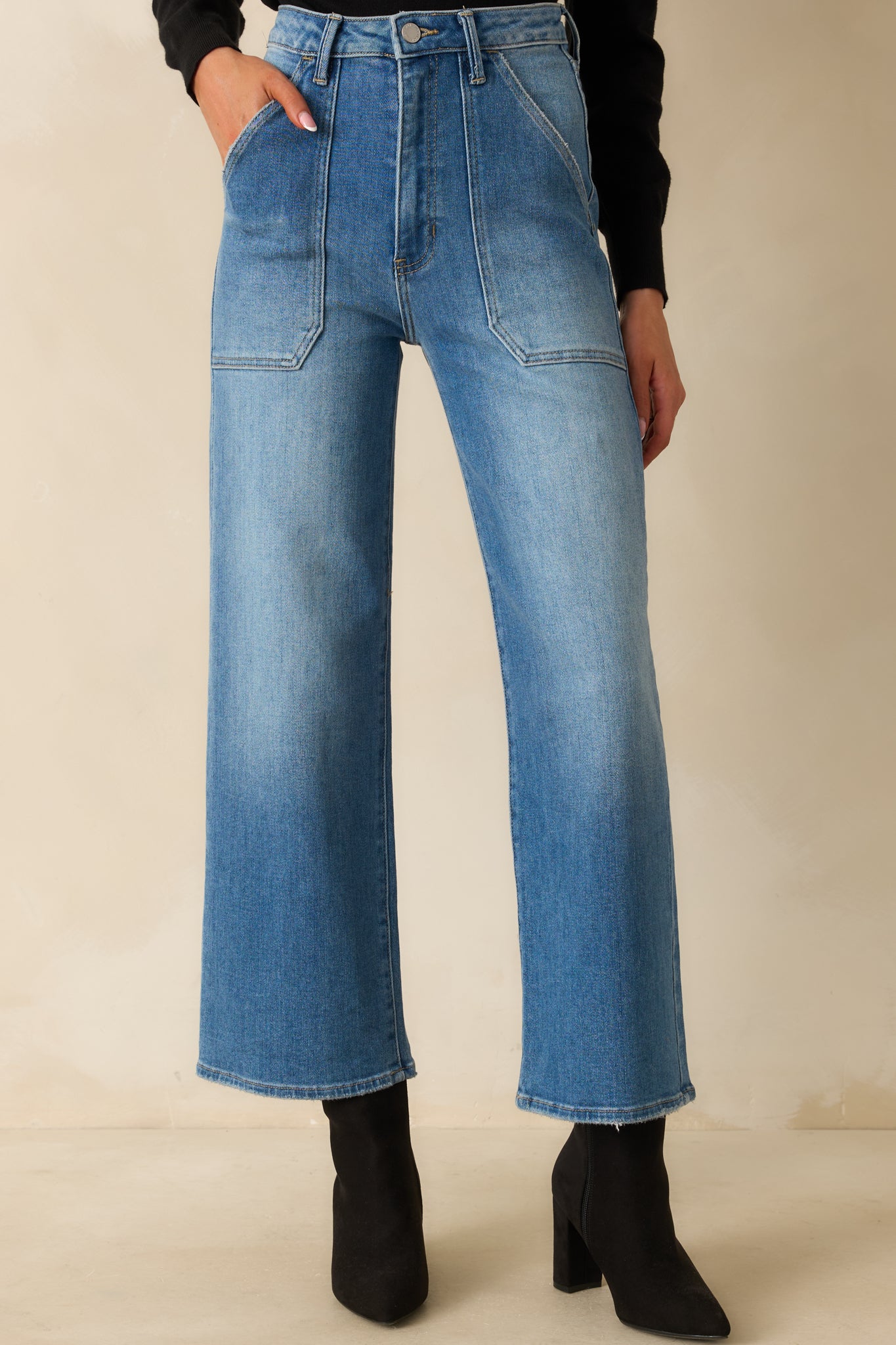 Detail of the high rise waistband and functional pocket design.