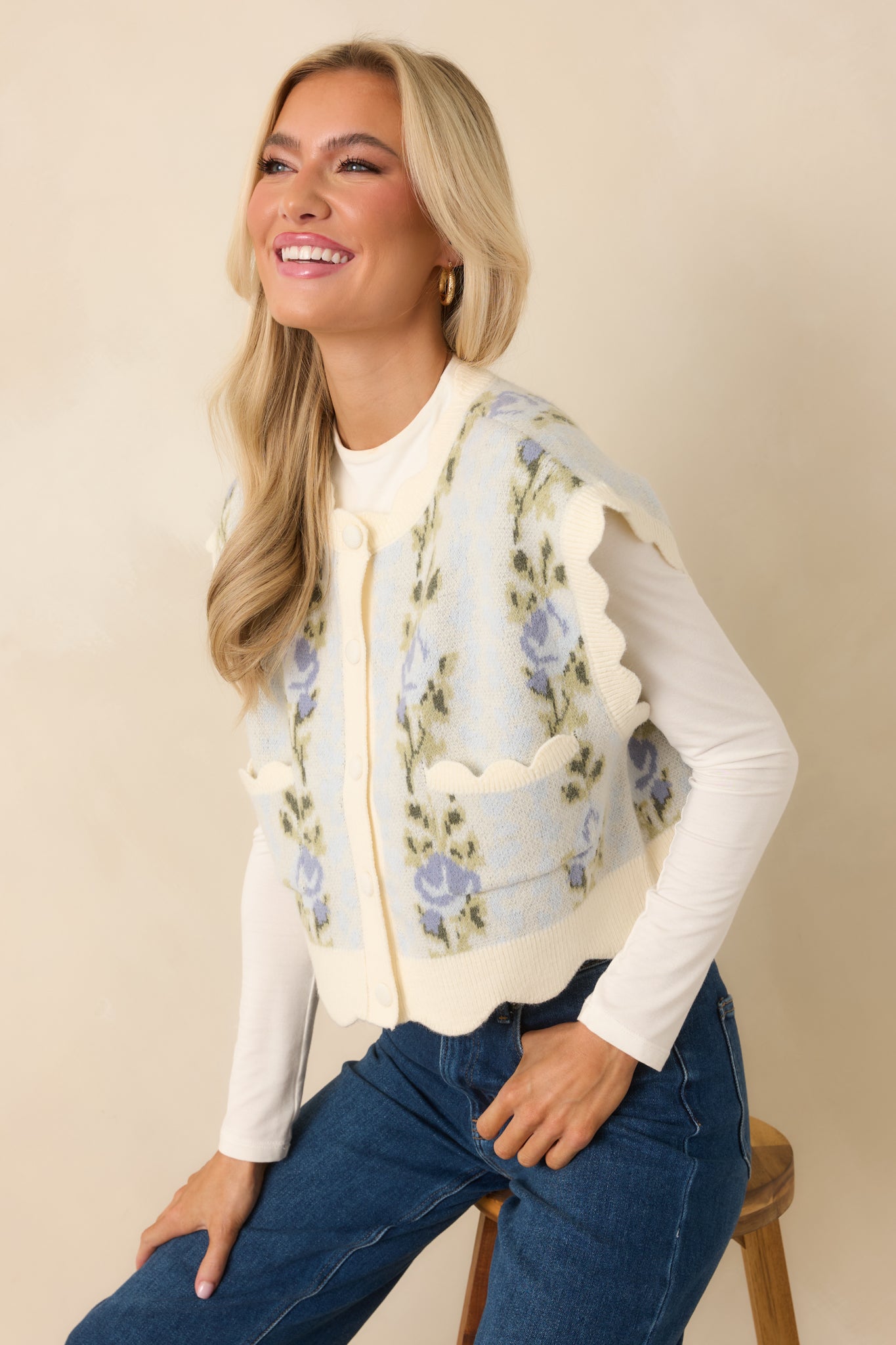 Cropped front angle highlighting the scalloped trim along the arm openings and neckline of the vest.