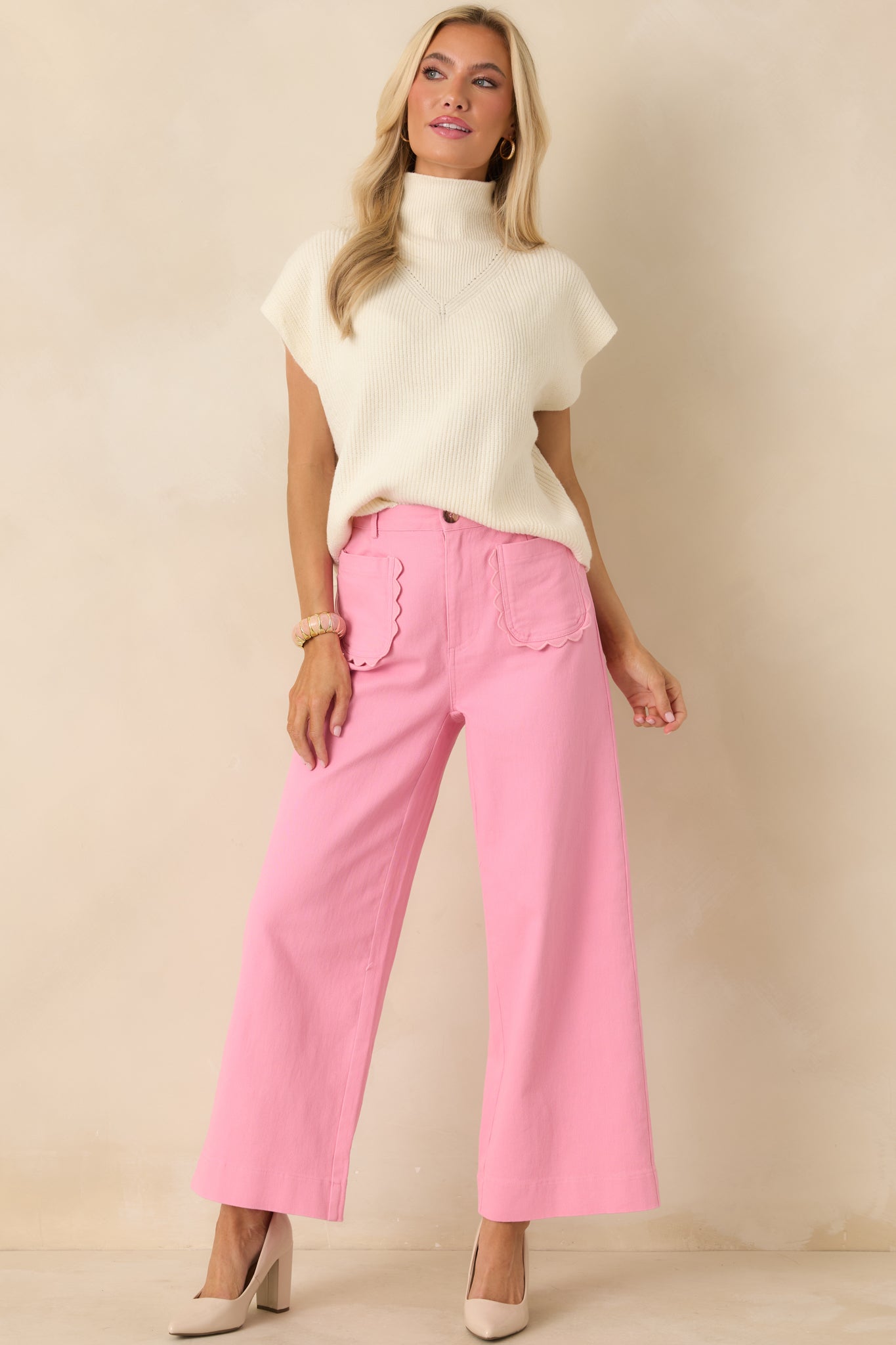 Pink cotton pants with a high-rise waist and wide-leg fit, tailored in a structured breathable woven fabric.