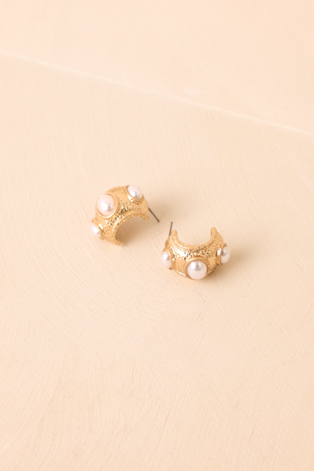 Might As Well Be Gold Hammered Texture Pearl Hoops