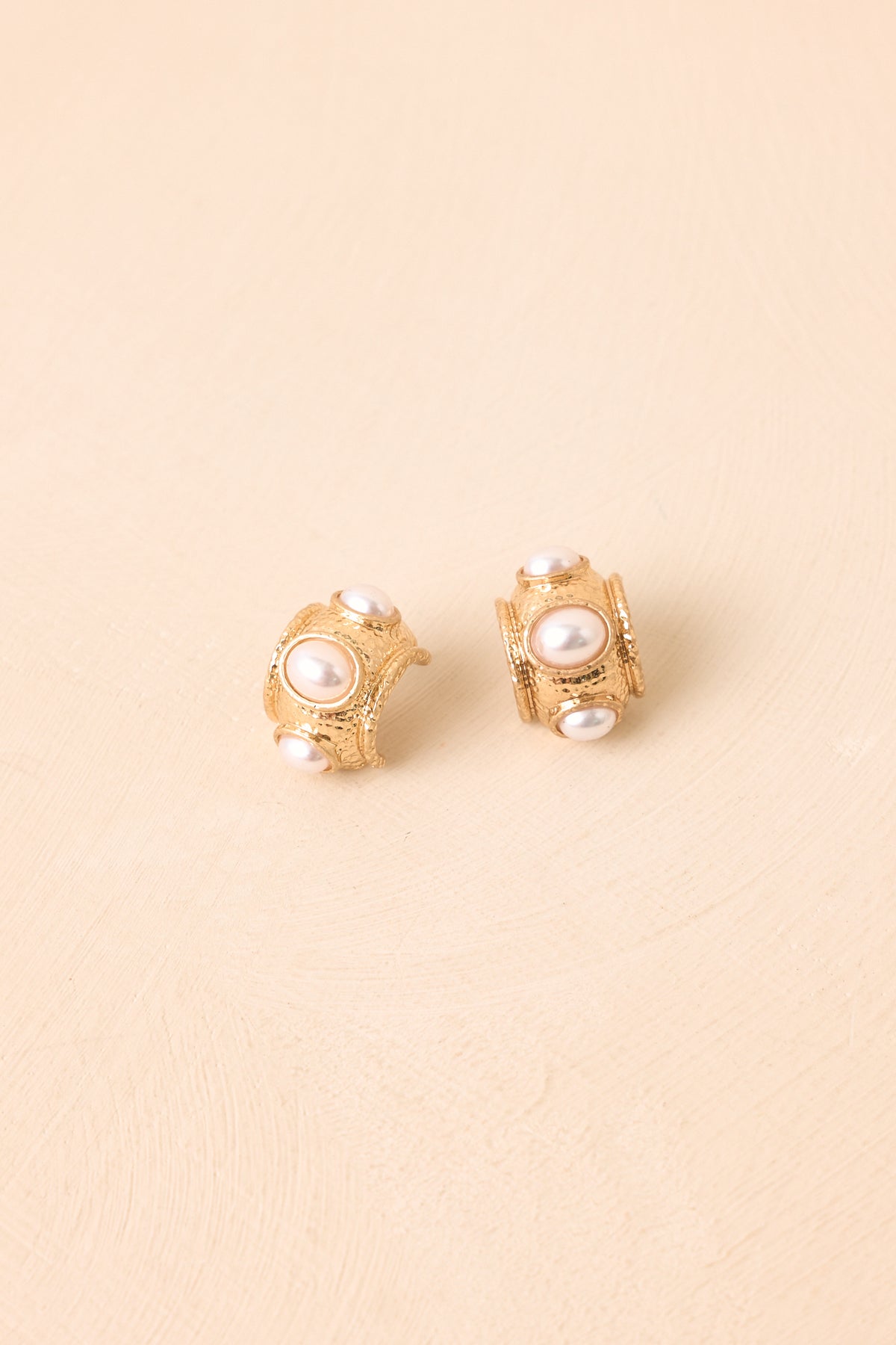 Might As Well Be Gold Hammered Texture Pearl Hoops