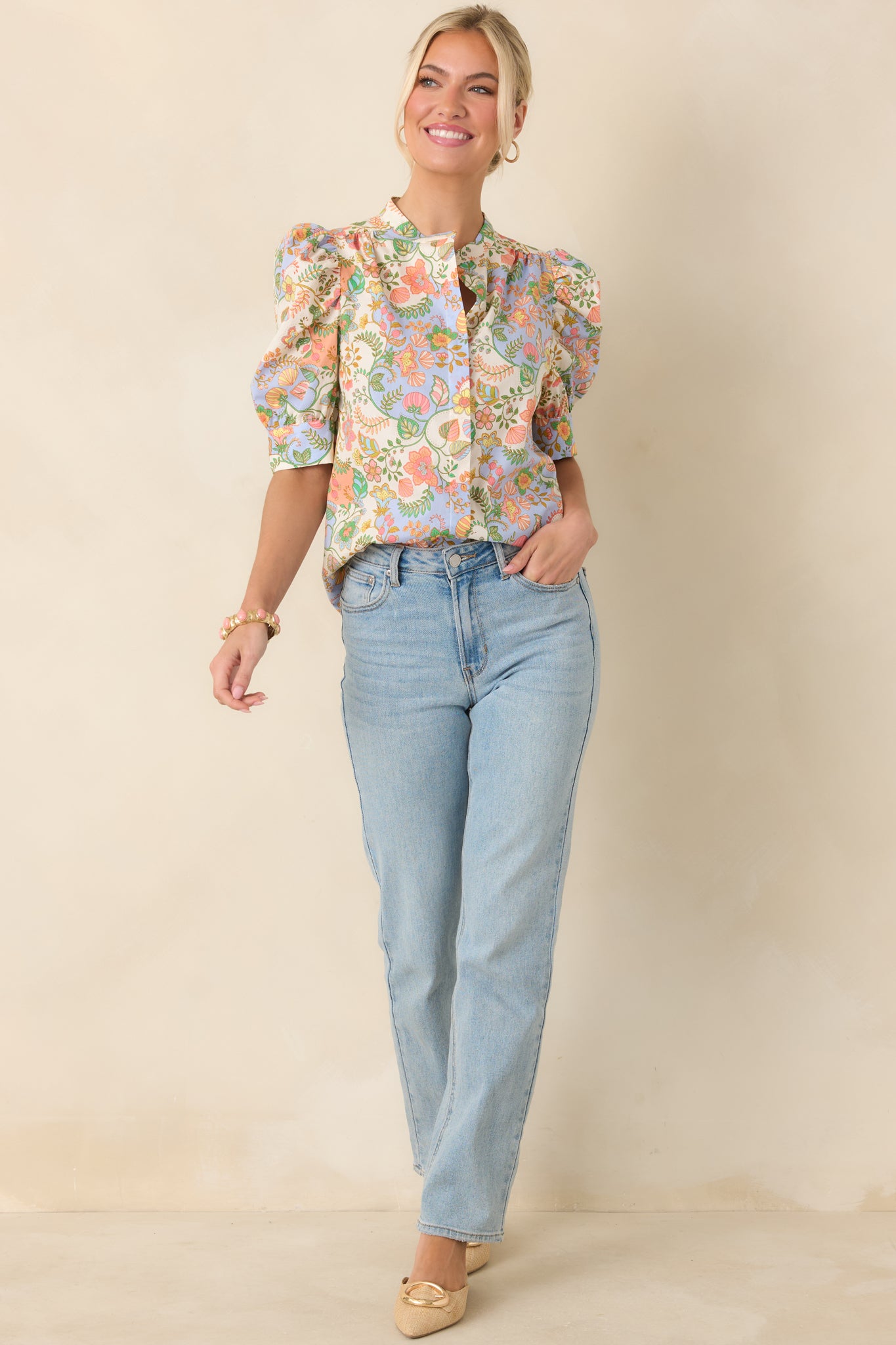 Structured cotton blouse with rounded puff sleeves and crisp cuffs, blending elevated shape with lightweight comfort.