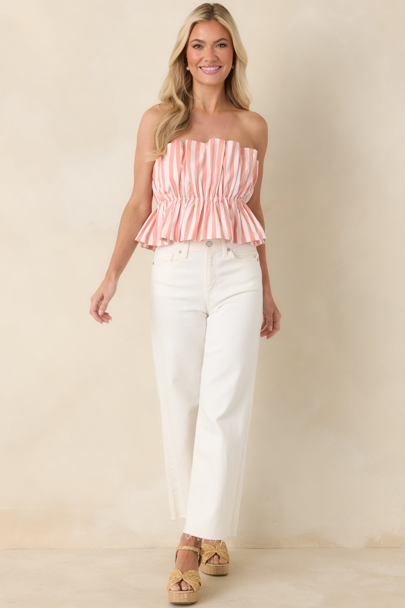 Elastic bandeau featuring a clean strapless neckline and flexible stretch construction for comfortable all-day wear.