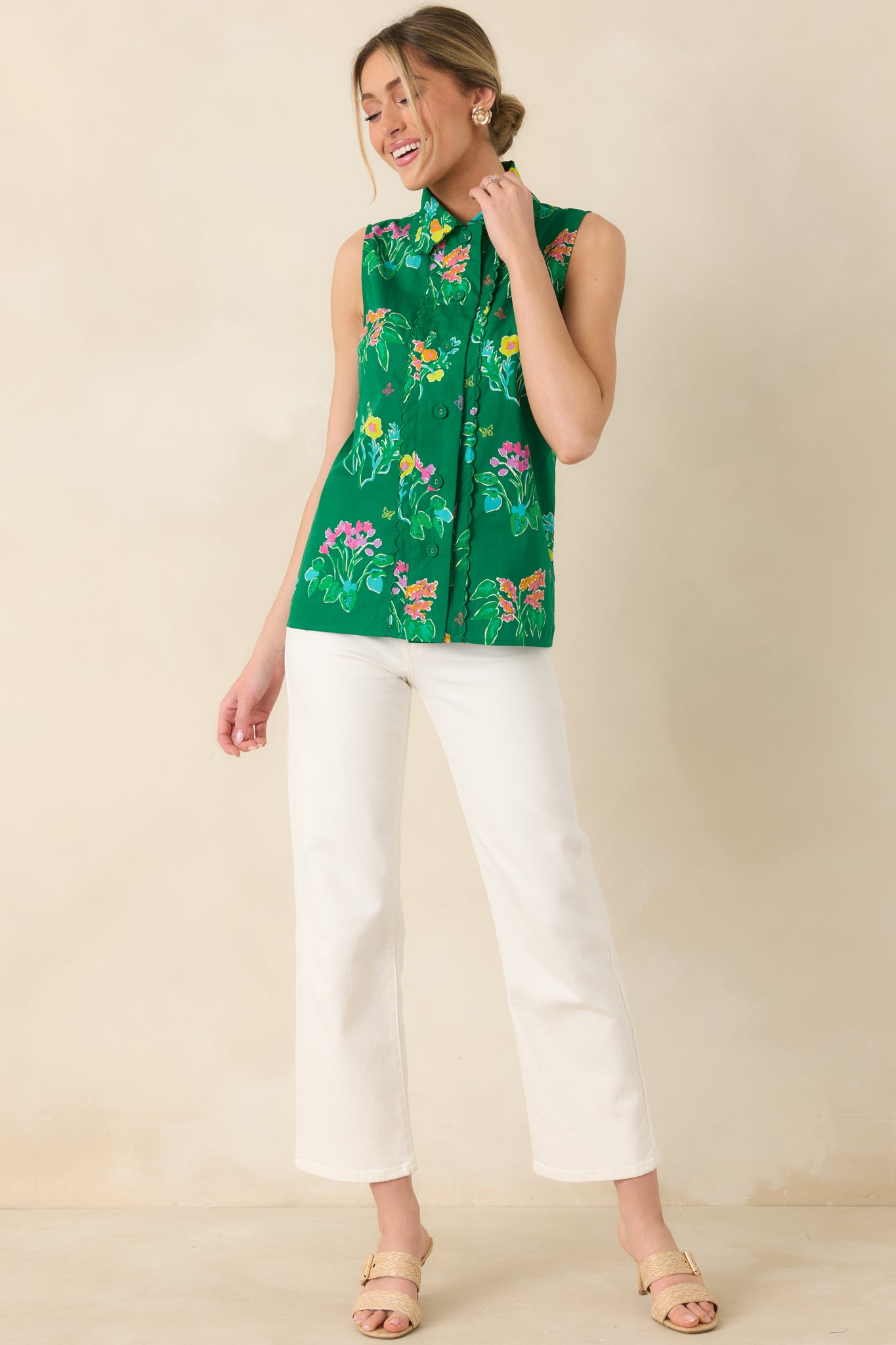 Cheerful green floral blouse with crisp, flattering fit and refined button-front detailing.