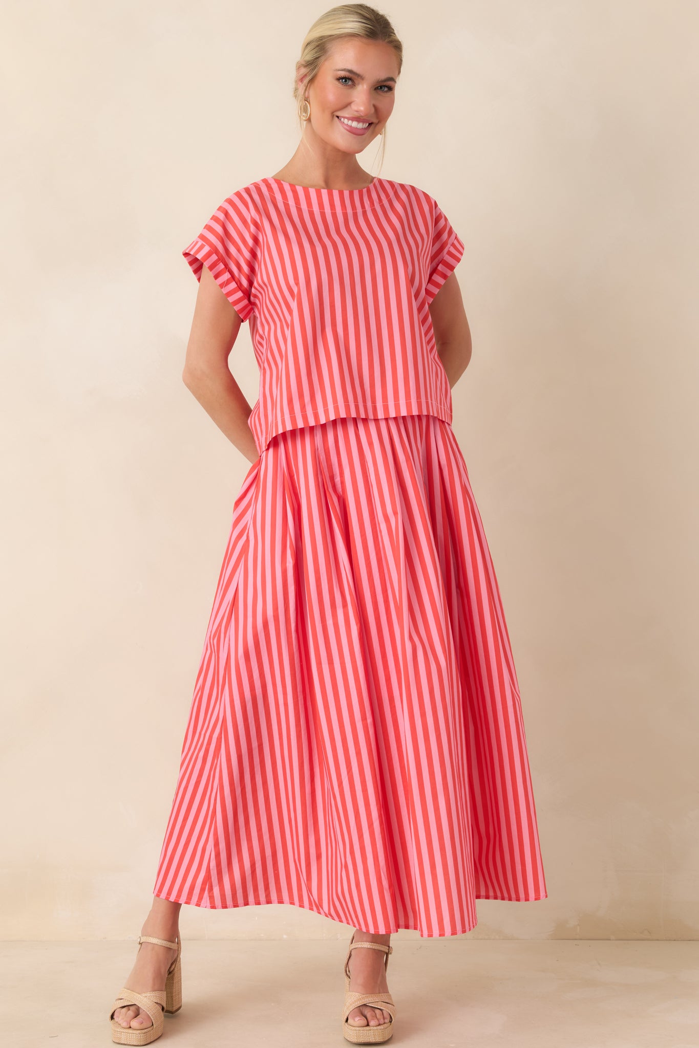 Full-length cotton skirt featuring a voluminous shape that falls into an elongated, easy-moving silhouette.