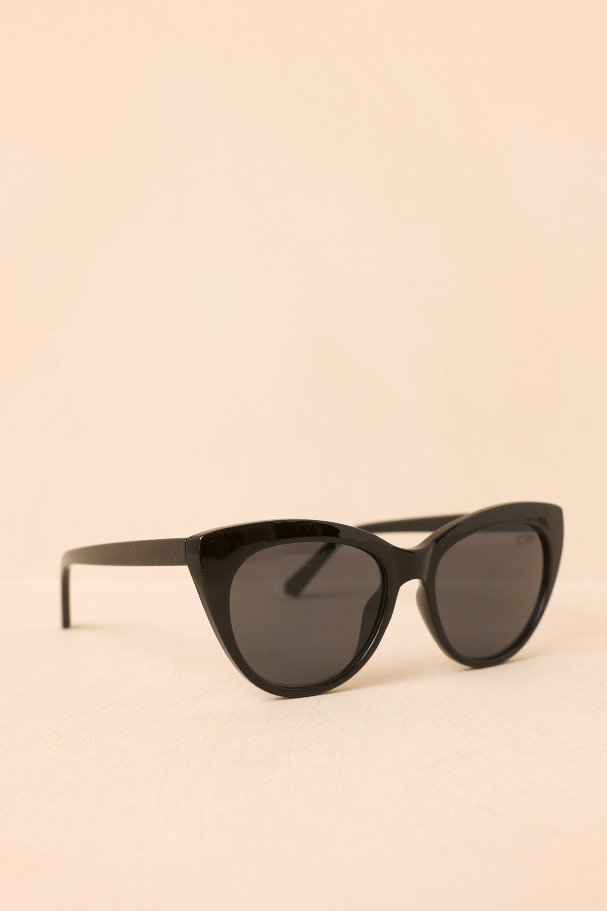 Here Comes the Sun Black Rounded Cat-Eye Sunglasses