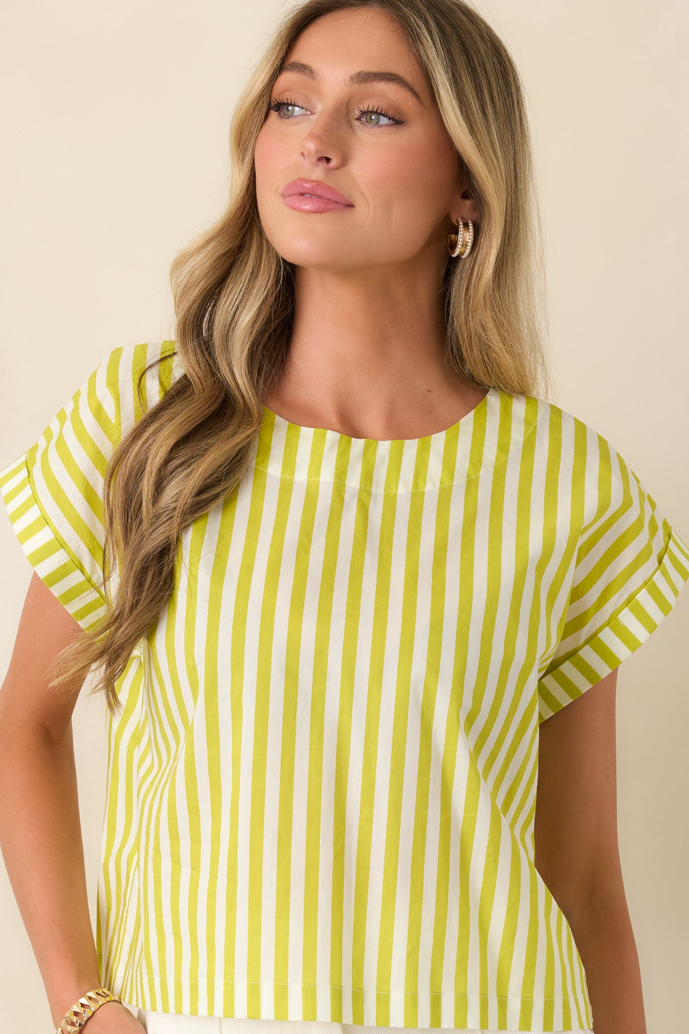Close framing of the structured fit through the waist with vertical stripe detailing enhancing the streamlined shape.