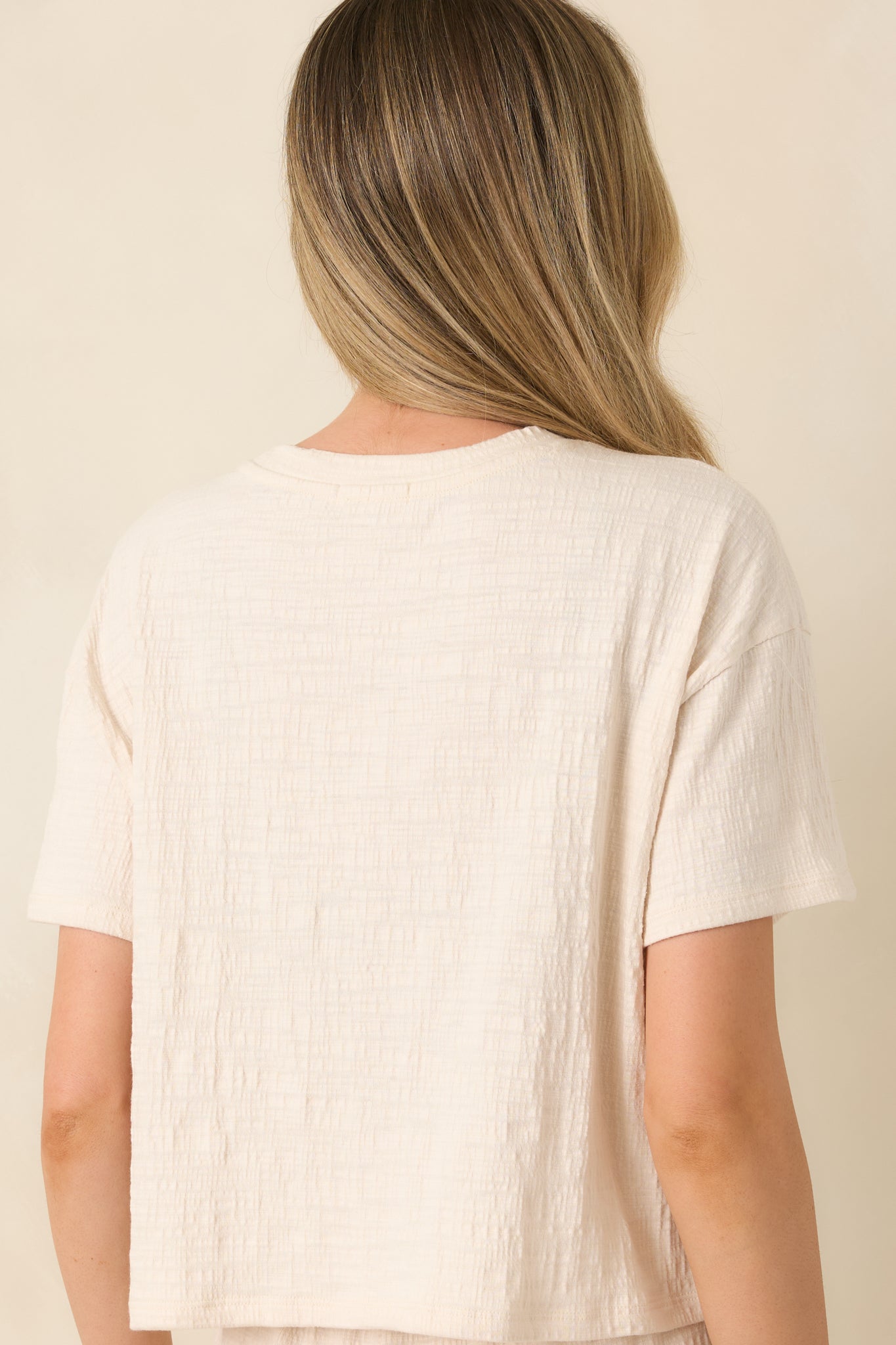 Z Supply Ivory Sway Textured Cropped Tee | Red Dress
