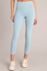Front view of these leggings that feature a seamless waistband and bottoms, side pockets, and a high waisted design.