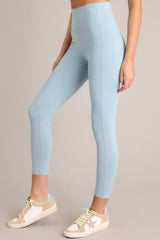 These light blue leggings feature a seamless waistband and bottoms, side pockets, and a high waisted design.
