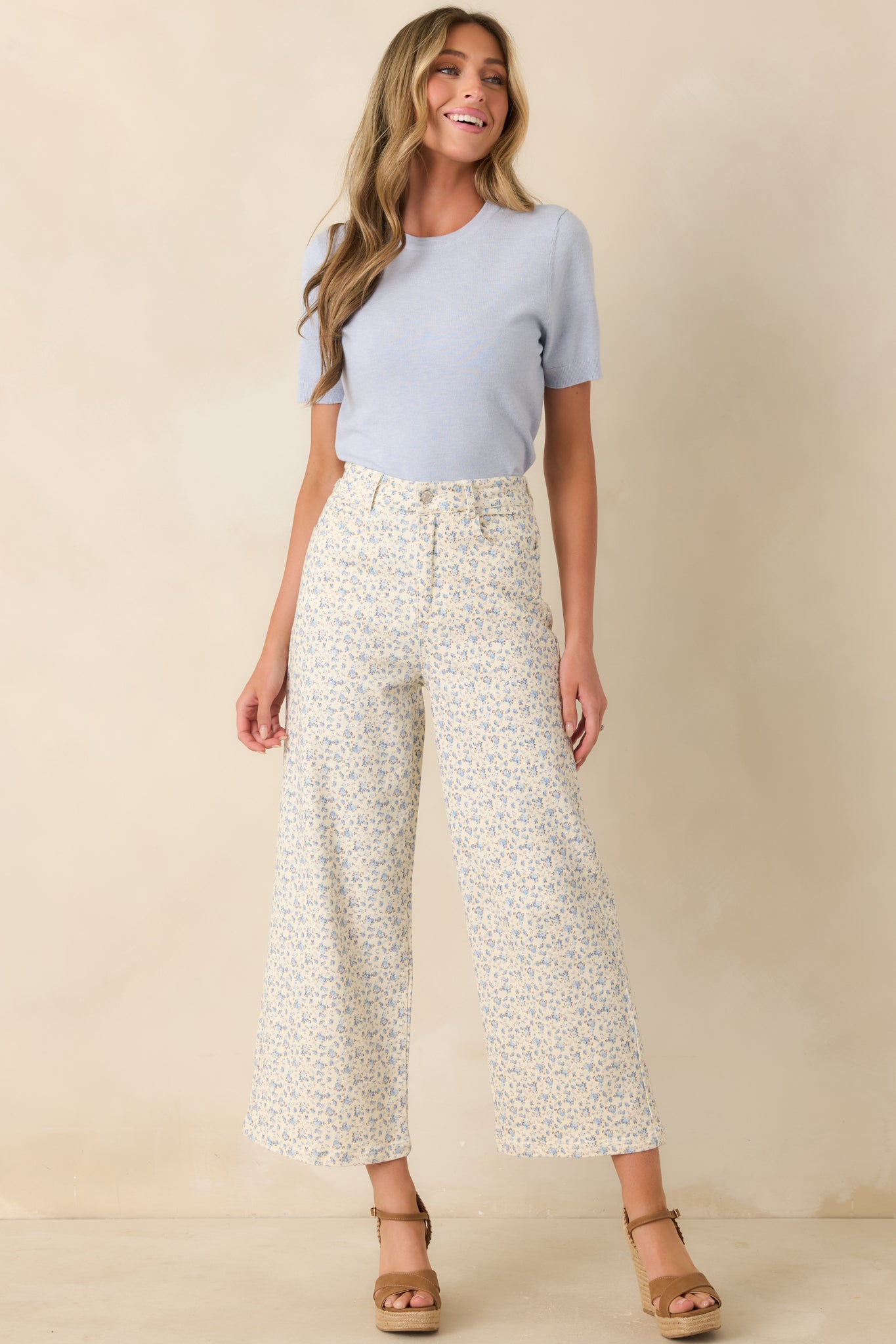 Simple crew neck top with soft fabric and polished everyday silhouette.