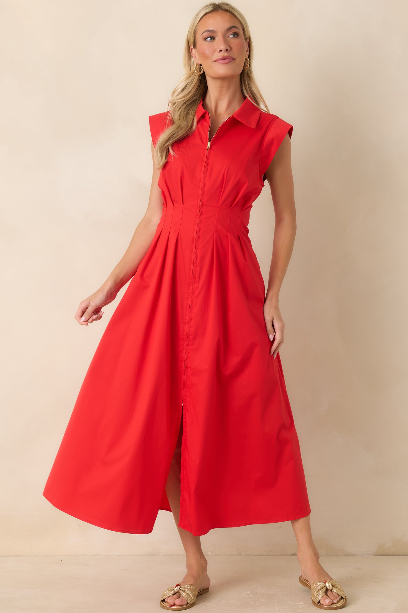 Flowing summer dress with a comfortable fit and an elegant, versatile design.
