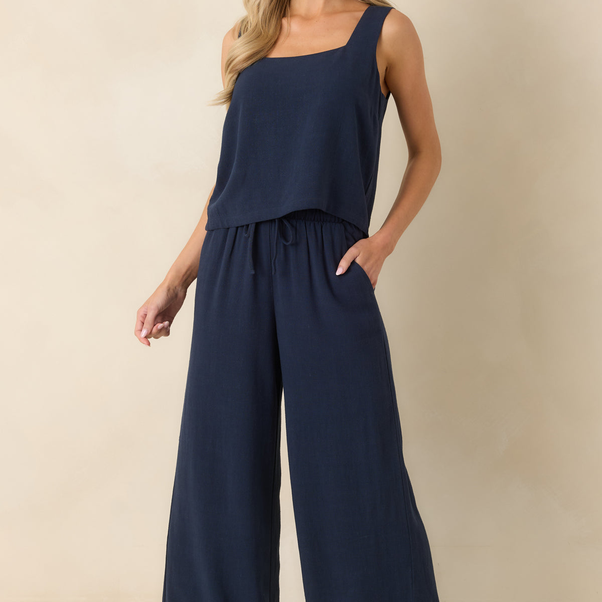 新品 charbon REDA WOOL DIP DYE SLEEVELESS Z Supply Charli Navy Blue Linen Cropped Tank | Red Dress