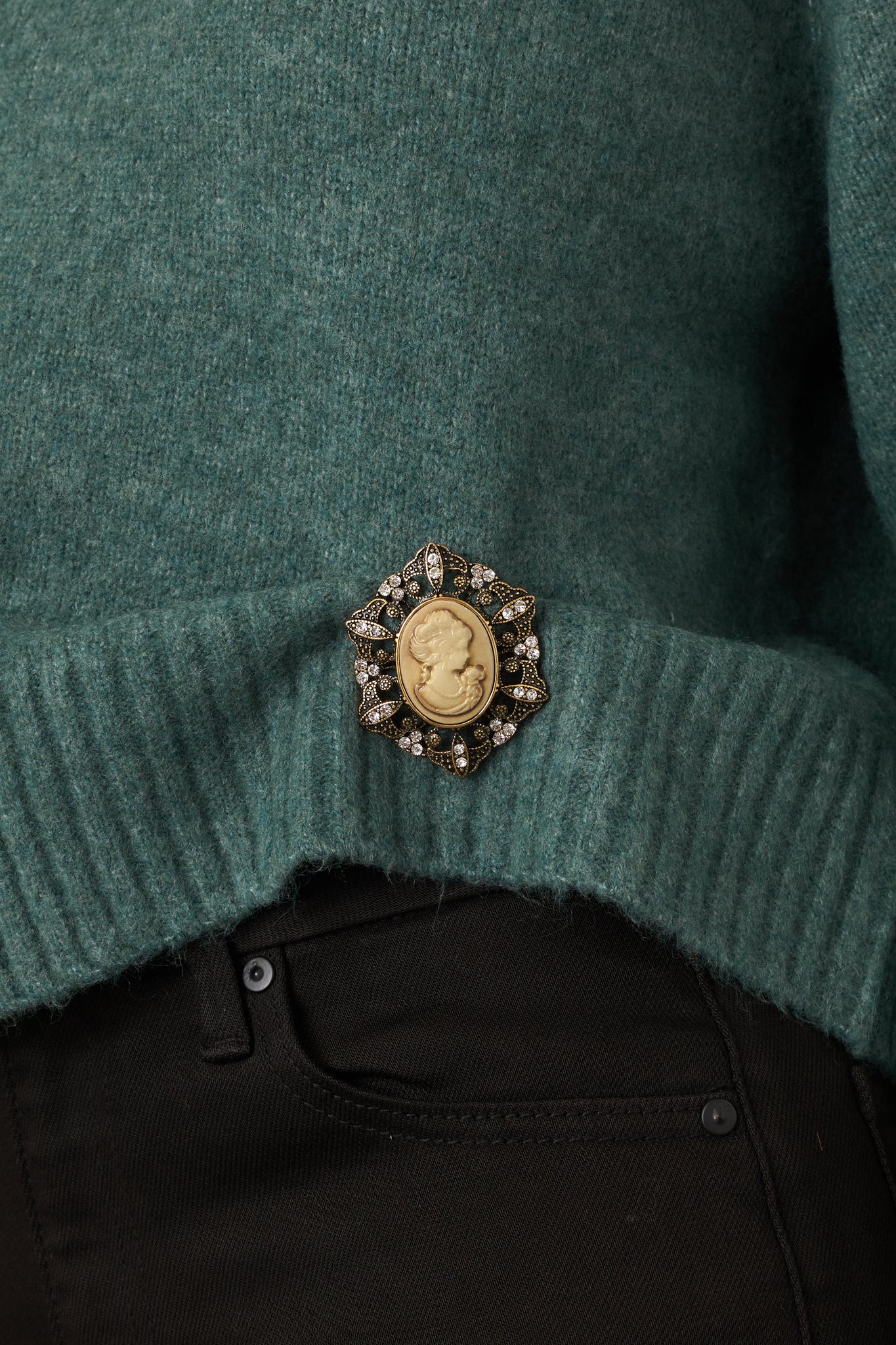 Fondly Remembered Gold & Crystal Cameo Brooch