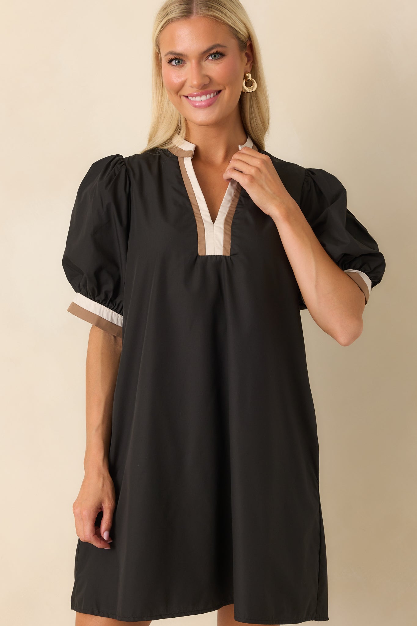A cropped image showcasing the contrast trim along the neckline and sleeves.