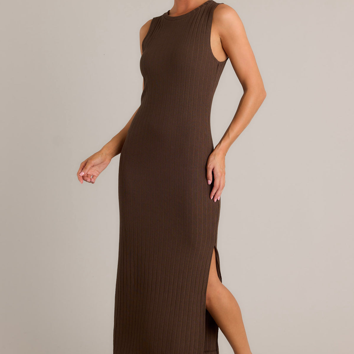 【新品未使用タグ付き】Shell Pleats Dress ダークブラウン　M One-Shoulder Brown Midi Dress with Beaded Belt - MINKPINK